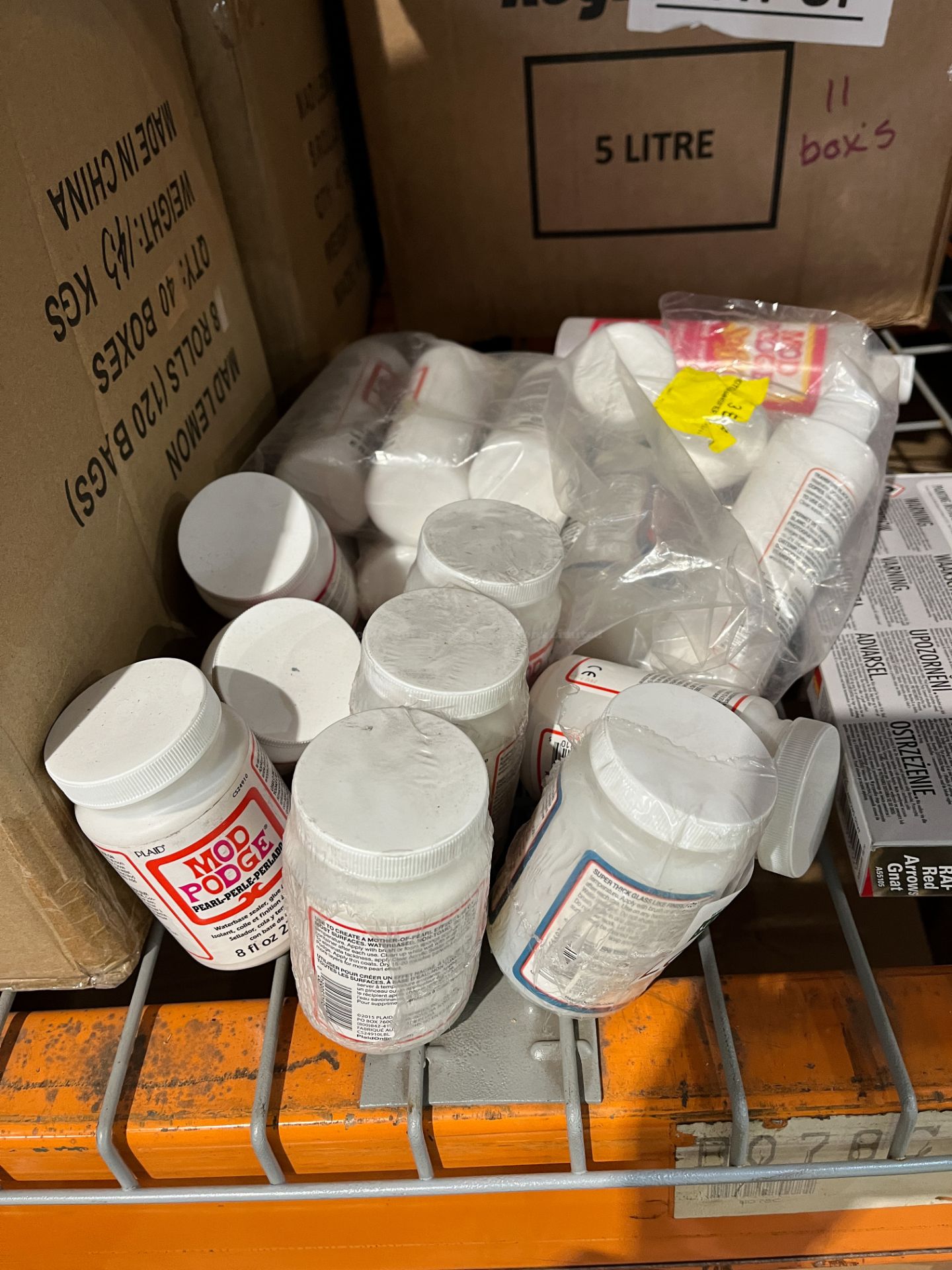 18 X TUBS OF ASSORTED MOD PODGE R15-3