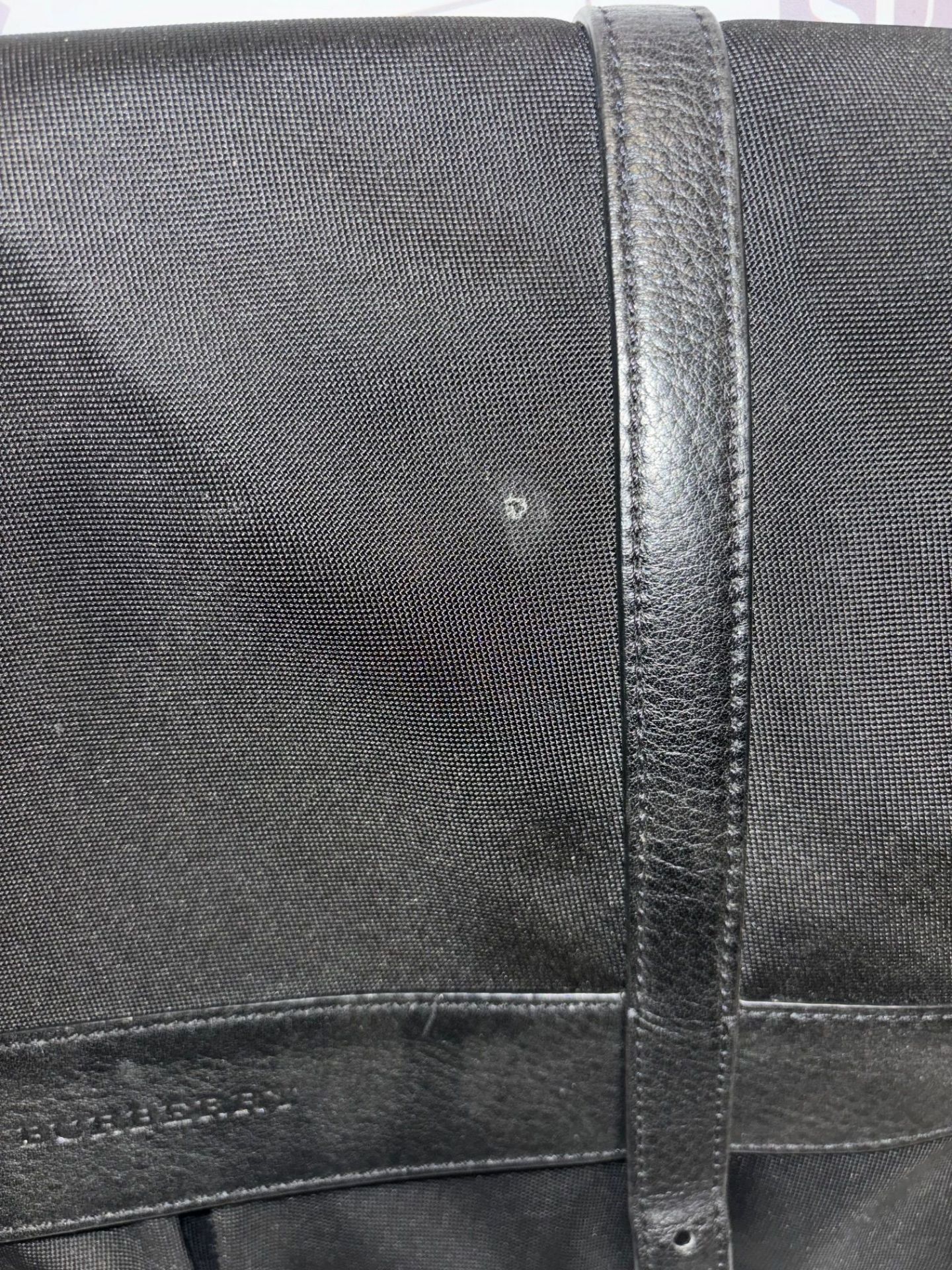 Genuine Burberry Nova Check Diaper Messenger Bag. With tag! Broken buckle. 3/28 - Image 3 of 7