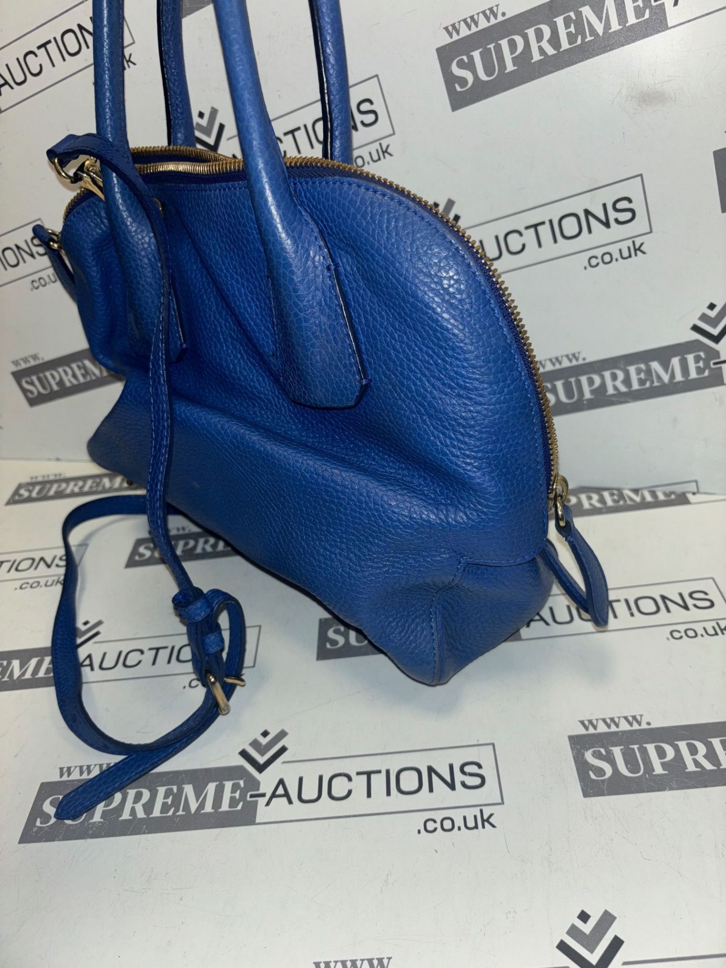 Genuine Burberry Medium Bowling Bag in Blue. RRP £805. This shoulder bag has room for all of your - Image 6 of 9