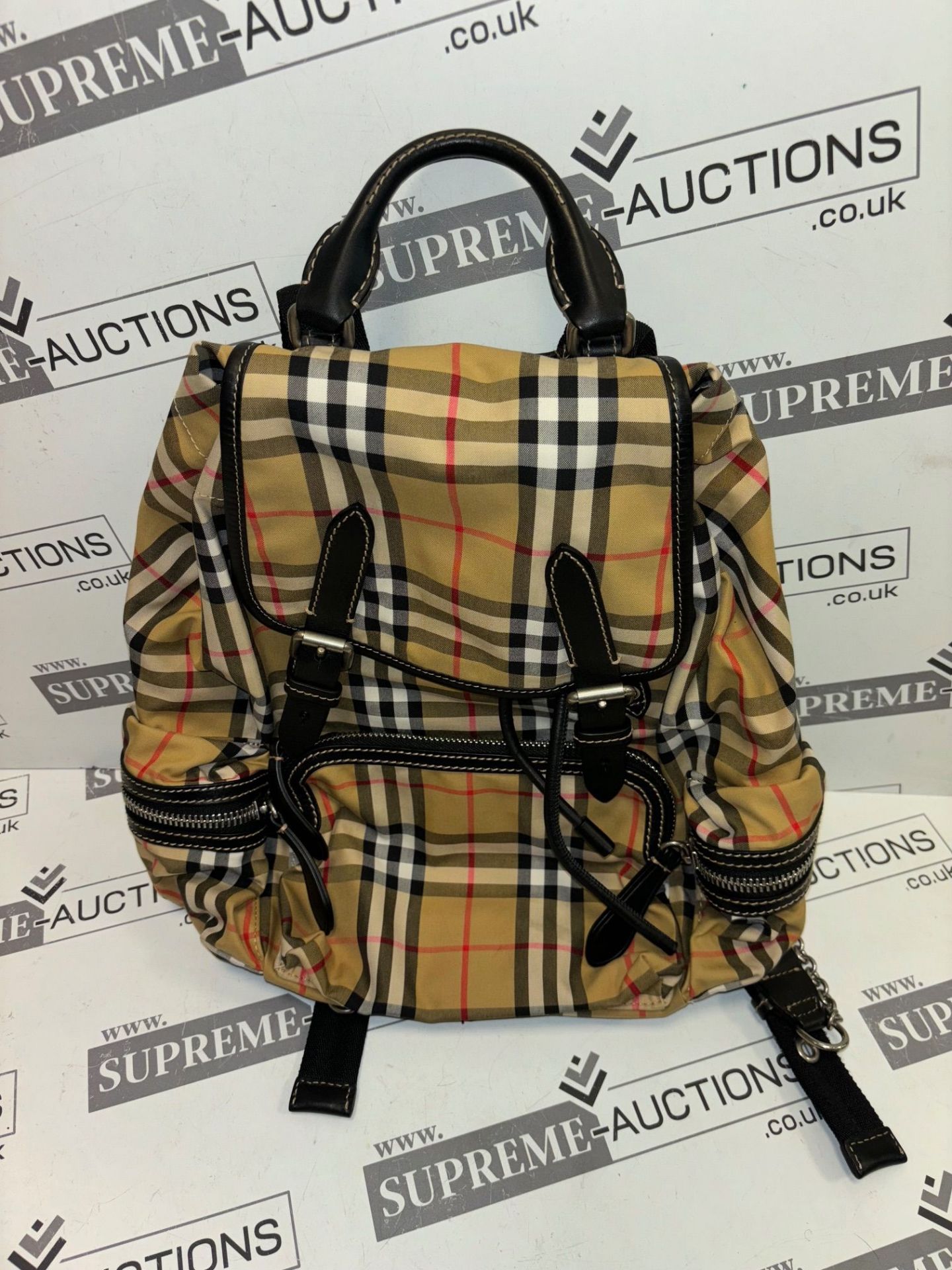 Burberry check backpack. 35x35cm 17/21 - Image 4 of 9