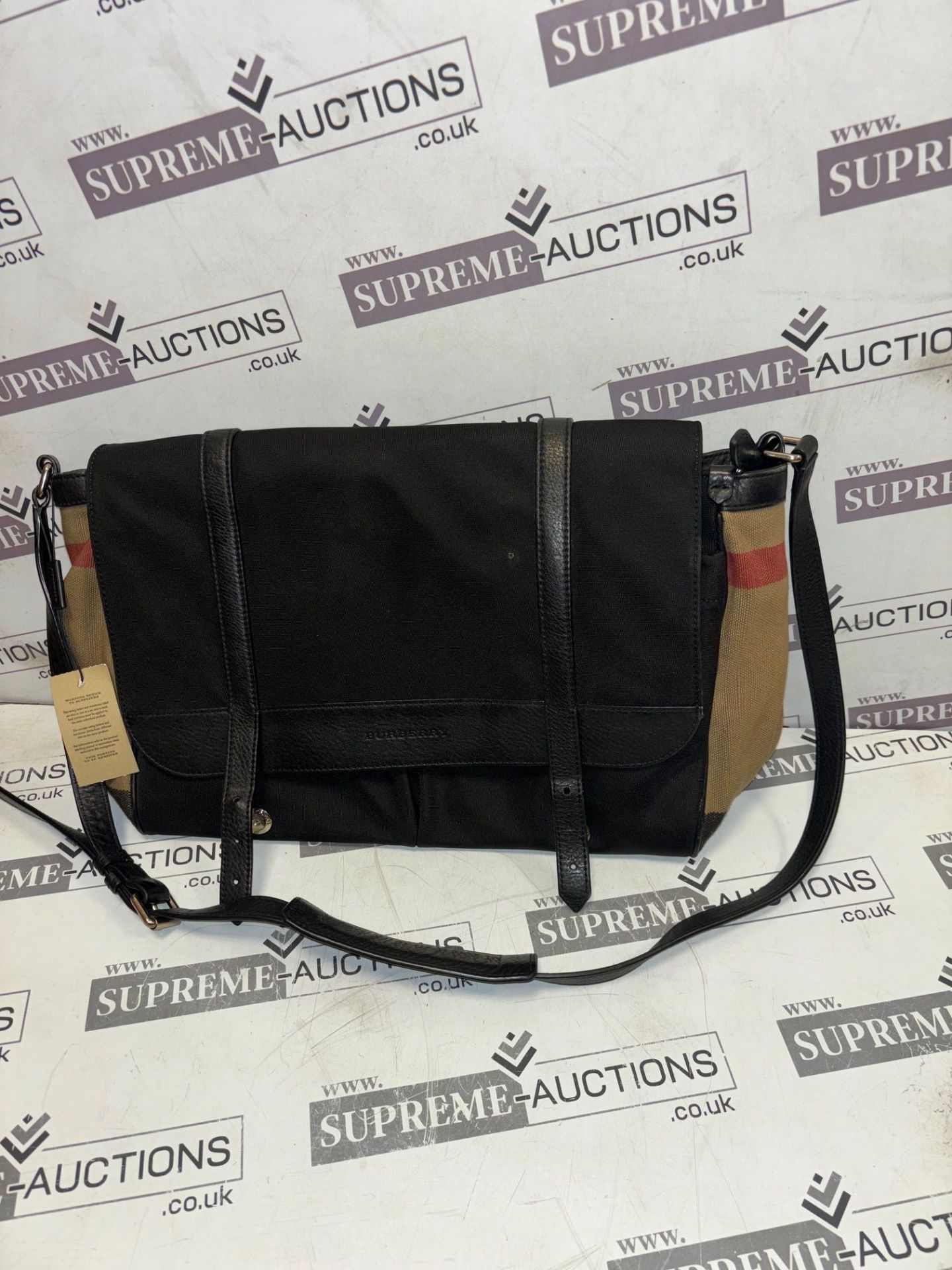 Genuine Burberry Nova Check Diaper Messenger Bag. With tag! Broken buckle. 3/28 - Image 2 of 7