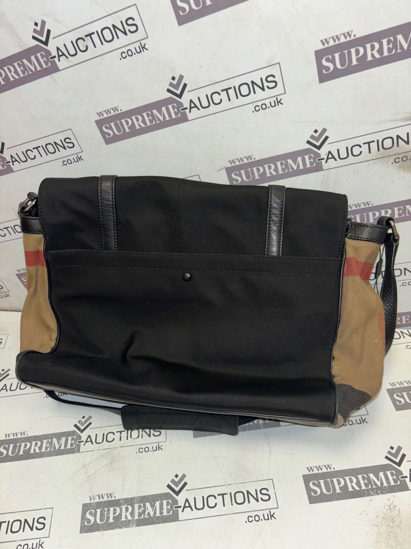 Genuine Burberry Nova Check Diaper Messenger Bag. With tag! Broken buckle. 3/28 - Image 5 of 7