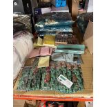 MIXED GIFTWARE LOT INCLUDING CUSHIONS, STRAW SETS, TOOTHBRUSH KITS, COSMETICS ETC R15-7