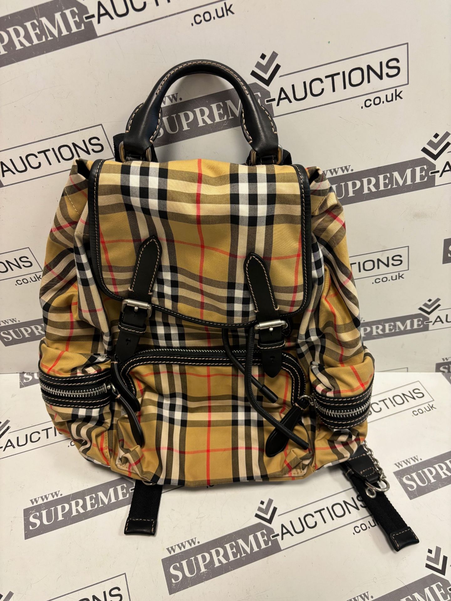 Burberry check backpack. 35x35cm 17/21 - Image 3 of 9