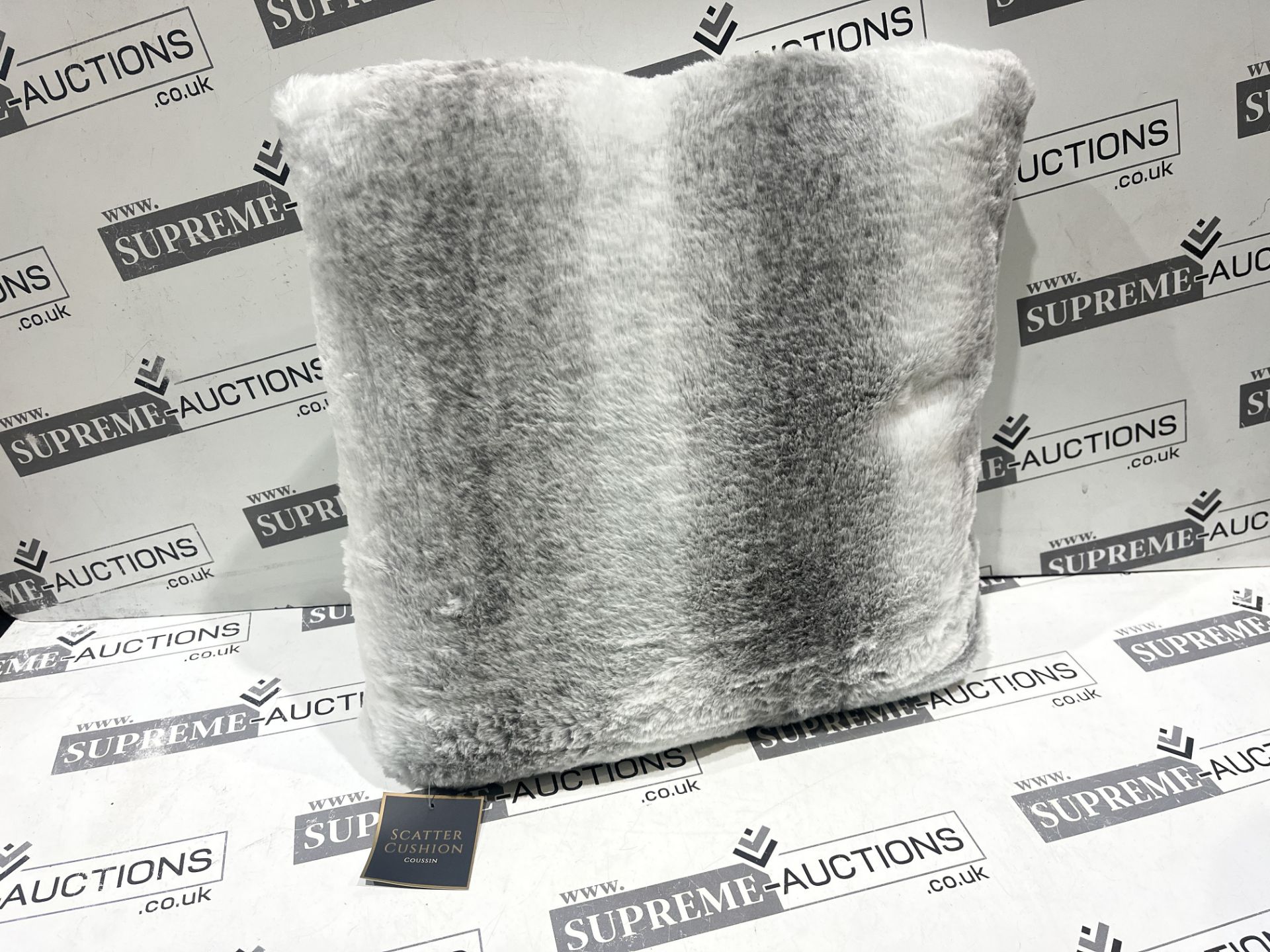 11 X BRAND NEW LUXURY SILVER SCATTER CUSHIONS R9-10