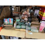 LARGE GIFTWARE LOT INCLUDING BOOKS, DIFUSER, PENS, COSMETICS ETC R15-7