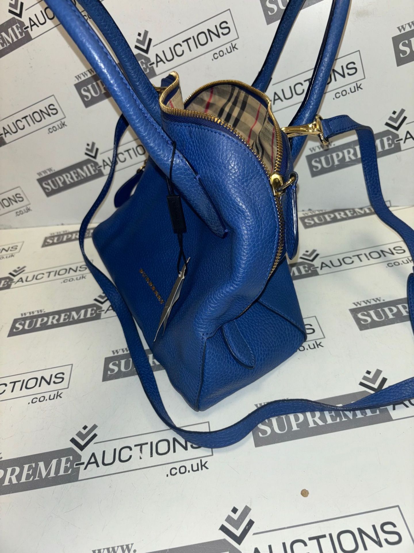Genuine Burberry Medium Bowling Bag in Blue. RRP £805. This shoulder bag has room for all of your - Image 5 of 9