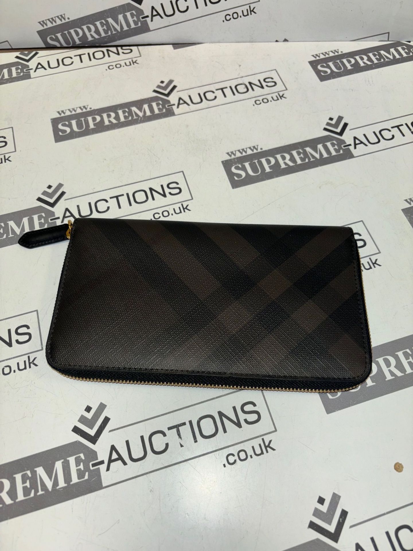 Genuine Burberry Renfrew London Check Zip-around Wallet In Brown. RRP £592. 60H/30 - Image 3 of 5