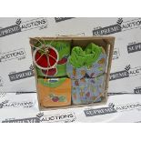 24 X BRAND NEW 5 PIECE CHILDRENS CLOTHING GIFT SETS IN WOODEN BOX R10-7