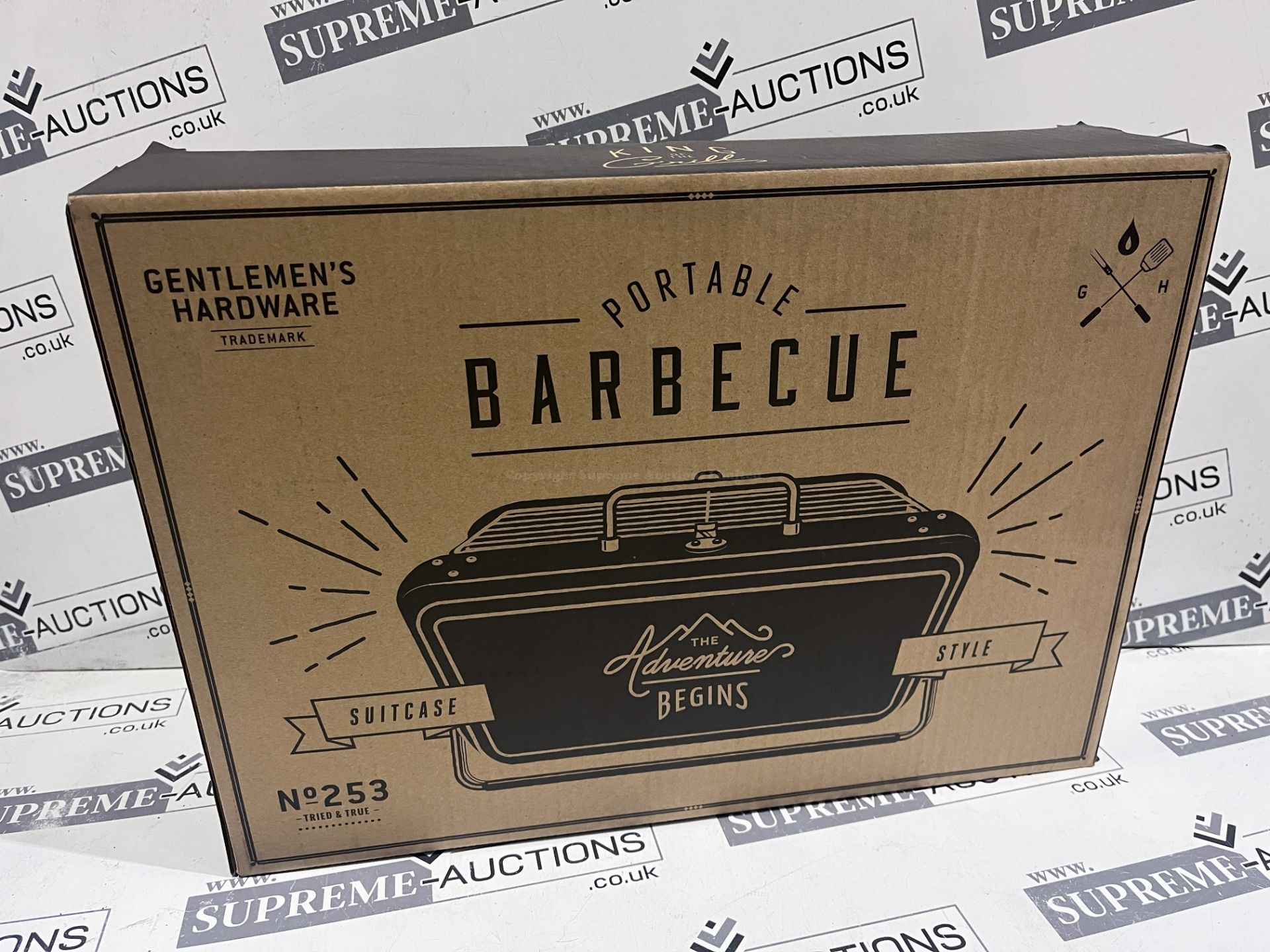 BRAND NEW GENTLEMANS HARDWARE SUITCASE STYLE PORTABLE BBQ R10-8