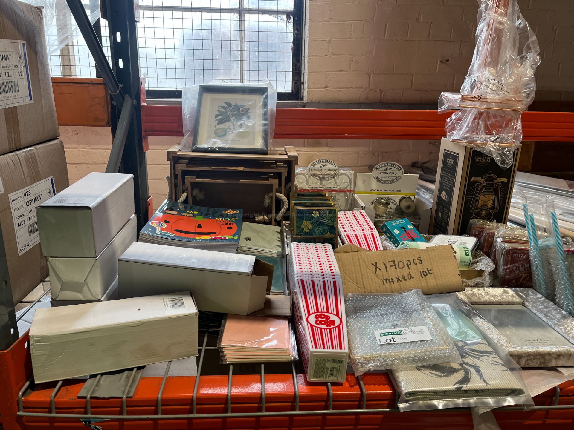 170 PIECE MIXED LOT TO CONTAIN PHOTO FRAMES, SCENTED CANDLES, STORAGE BOXES ETC. (R16-14)