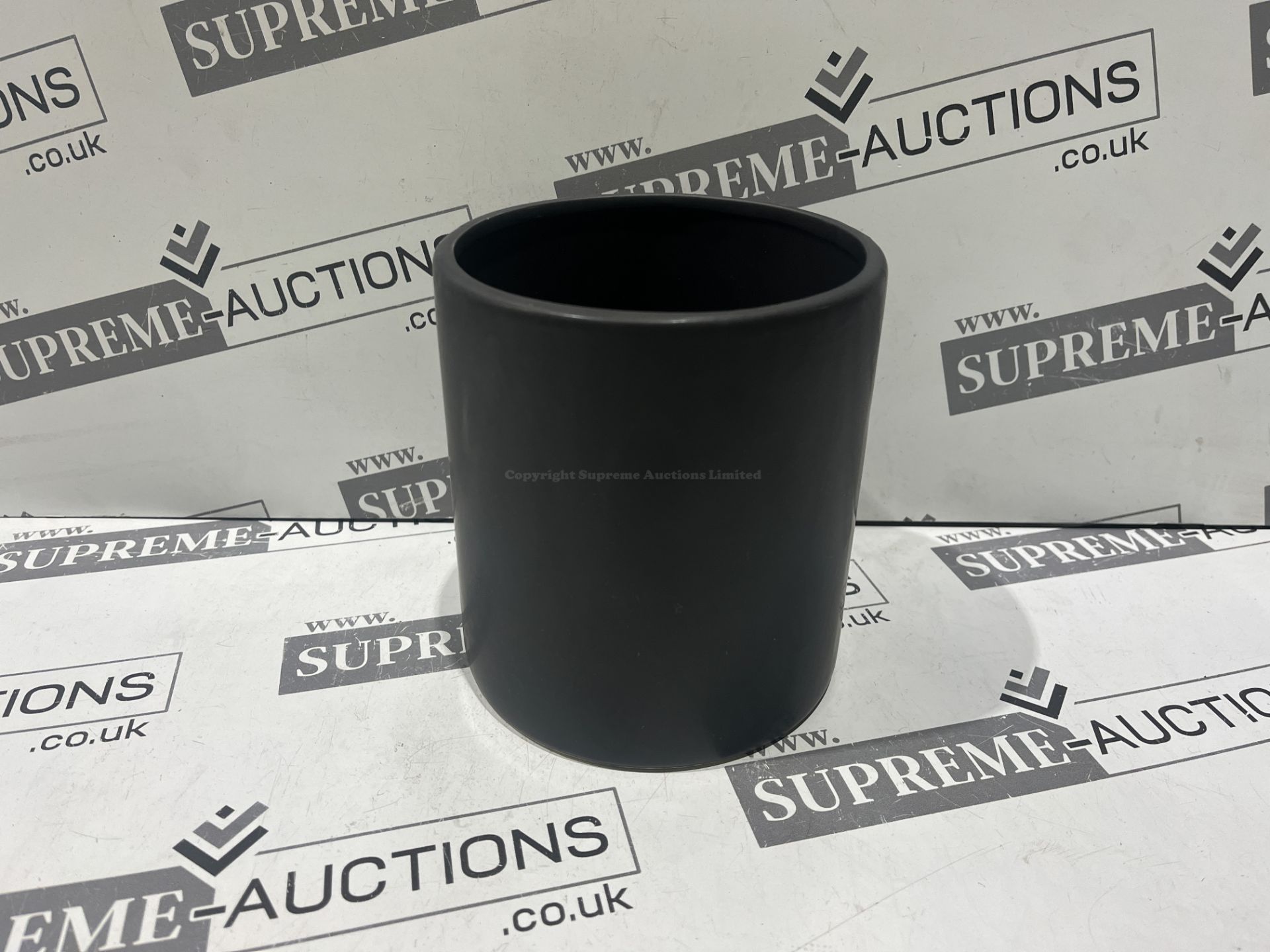 16 X BRAND NEW BLACK LUXURY STANDING PLANTERS R9B-11