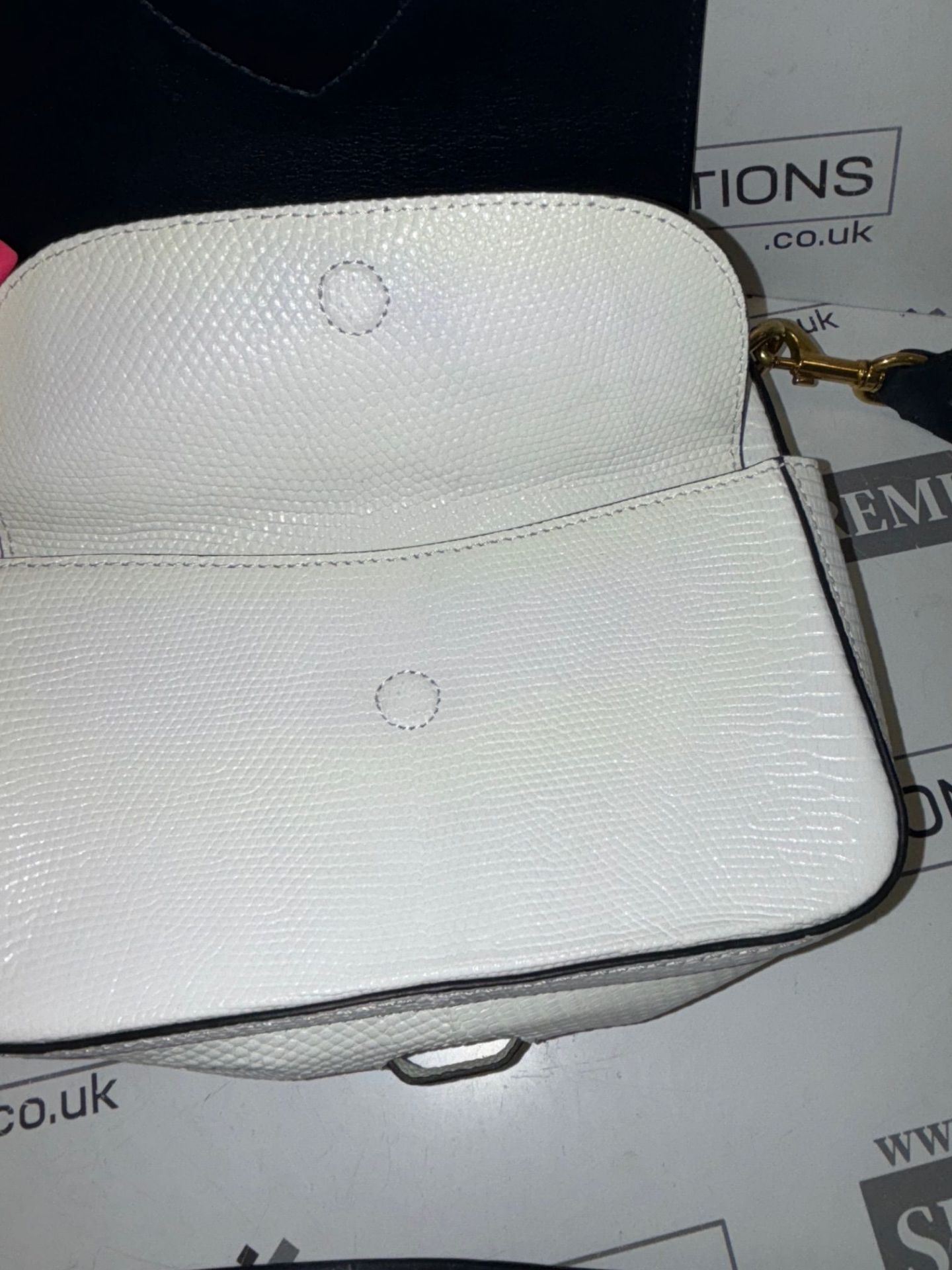 Burberry White Croc Detail Navy Strap Cross Body bag. 22x20cm. (23.21) - Image 9 of 9