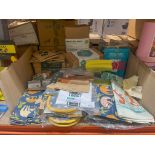 MIXED LOT INCLUDING ECO KITCHEN STARTER KITS, TEA TOWELS, DETERGENT STRIPS, OVEN GLOVES ETC R9B-11