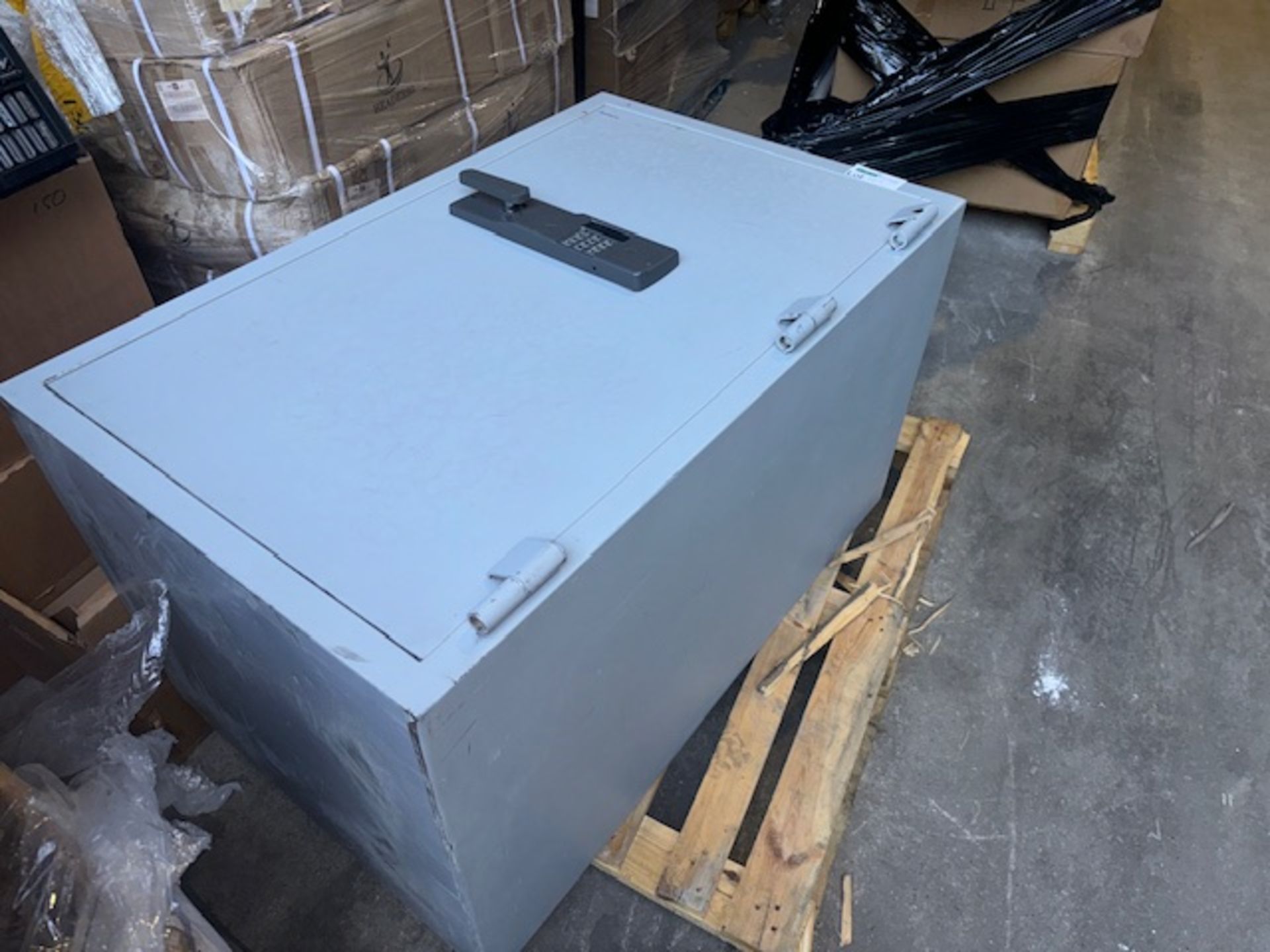 LARGE COMMERCIAL CODED SAFE S1P