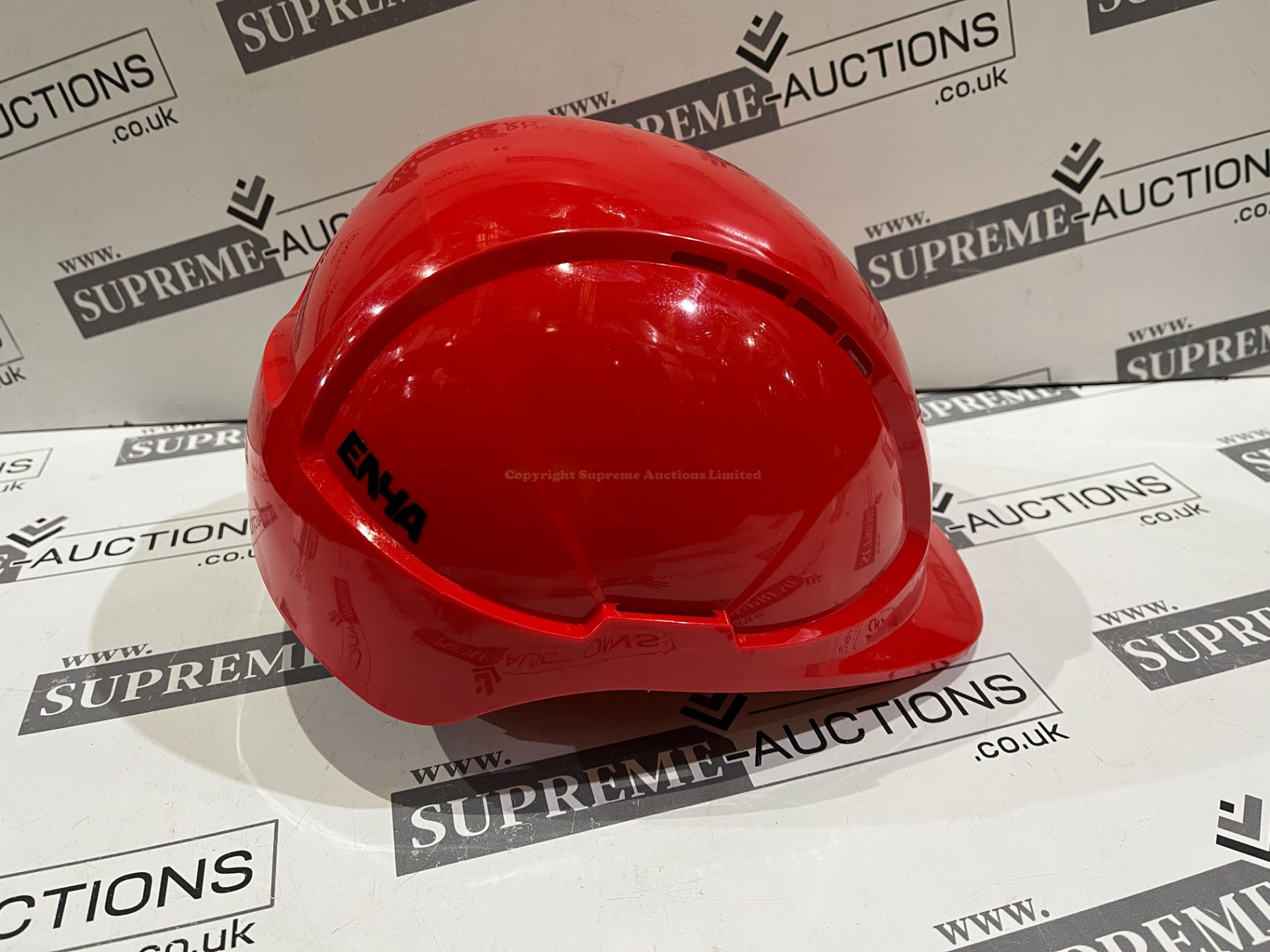32 X BRAND NEW PROFESSIONAL HARD HATS RED R10-7