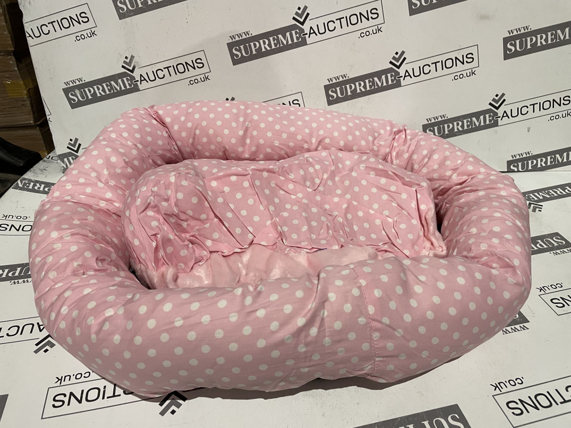 12 X BRAND NEW PINK OVAL LUXURY PET BEDS