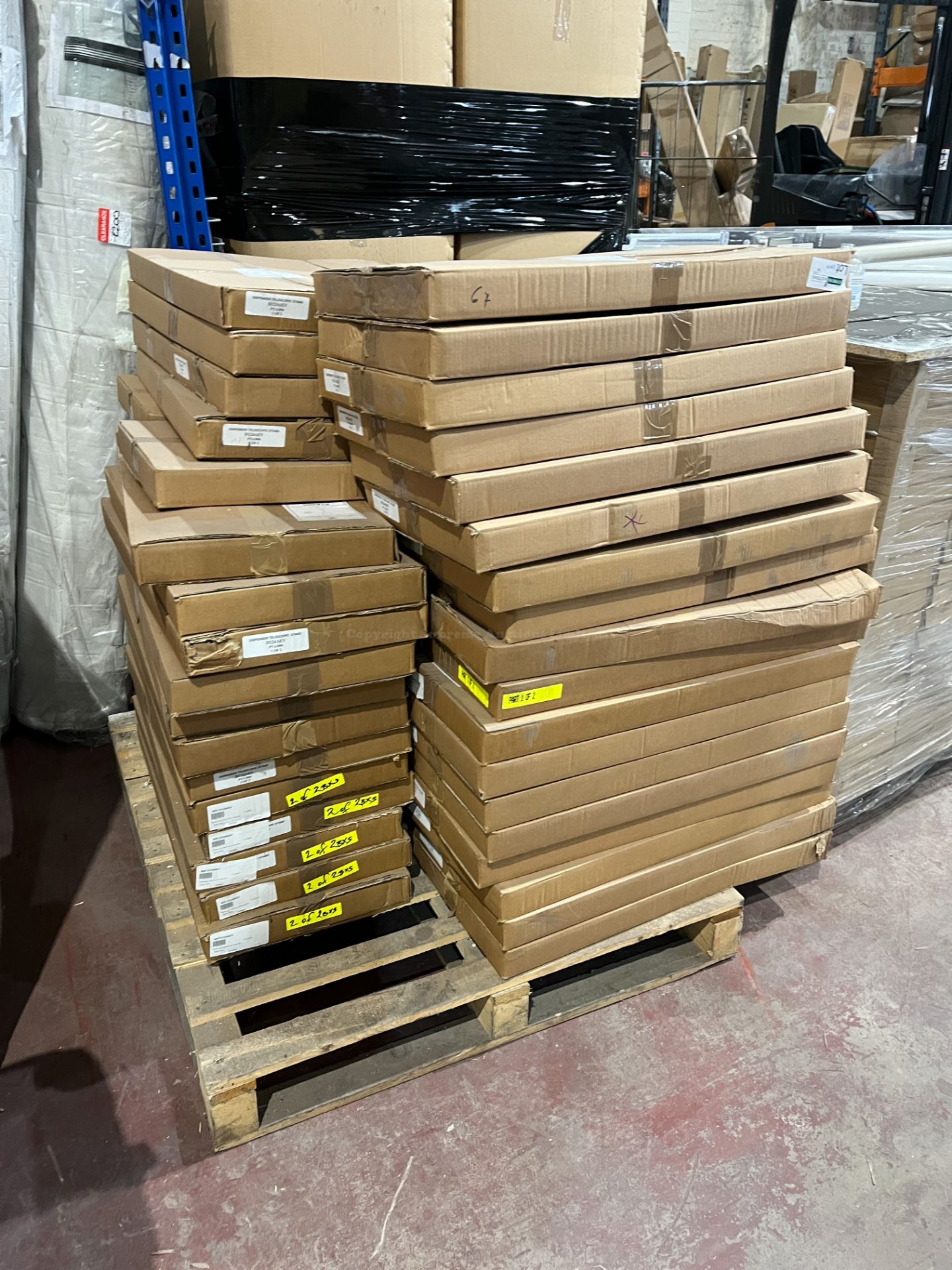 FULL PALLET TO CONATIN A LARGE QUANTITY OF DISPENSER TELESCOPIC STANDS R19