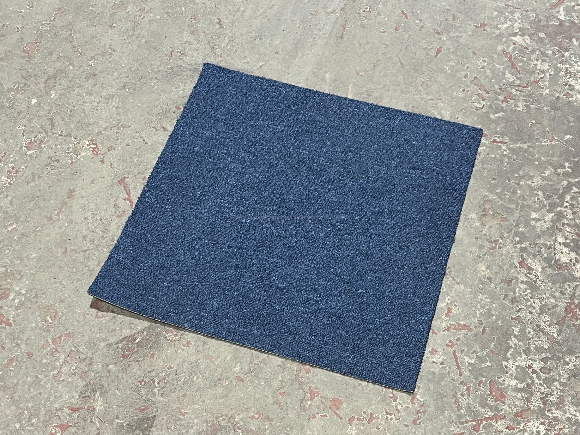 40 X BRAND NEW 50 X 50CM CARPET TILES R4-1