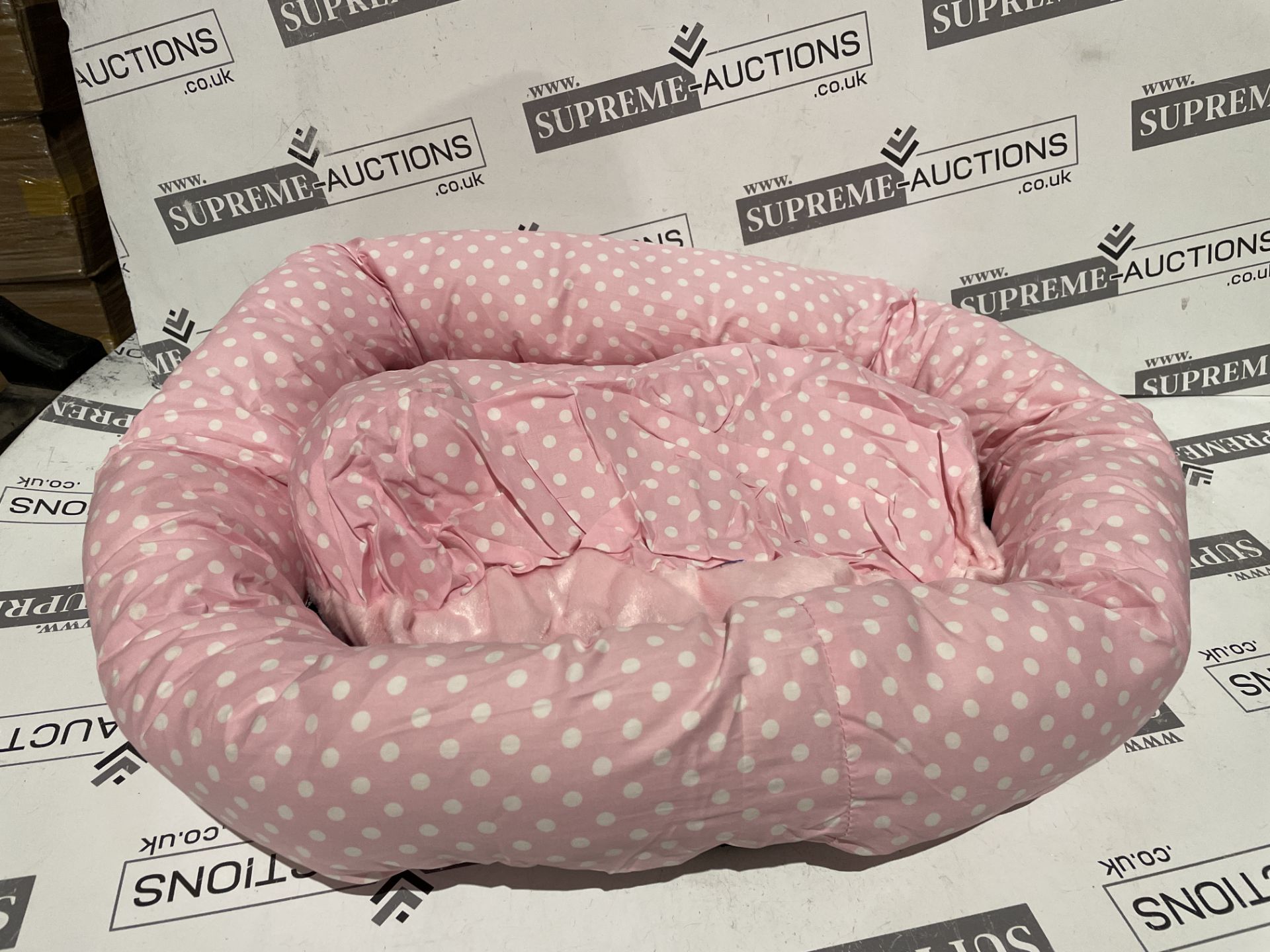 10 X BRAND NEW PINK OVAL LUXURY PET BEDS