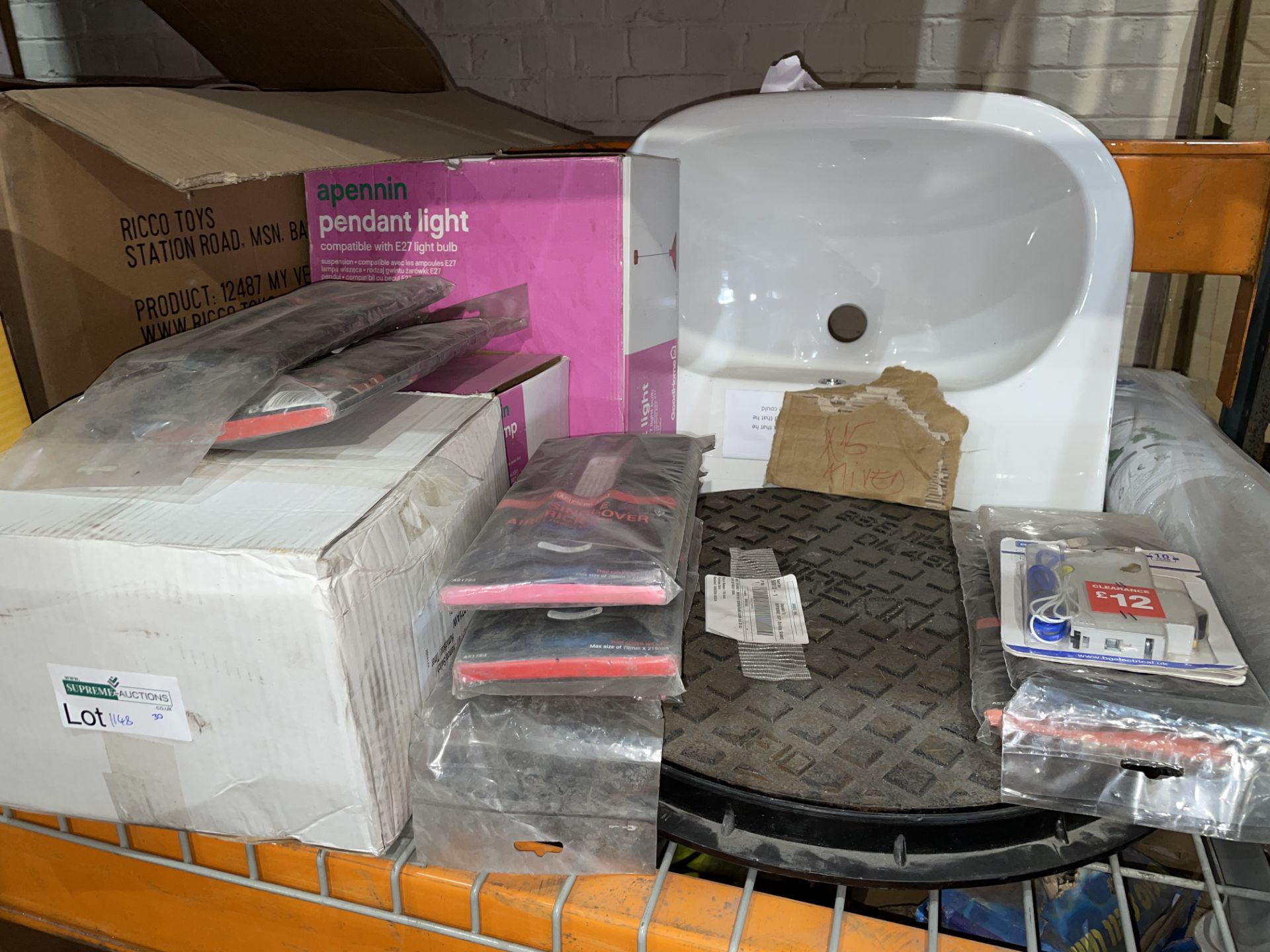 15 PIECE MIXED LOT INCLUDING SINK, LIGHTING, RUG ETC R17-9