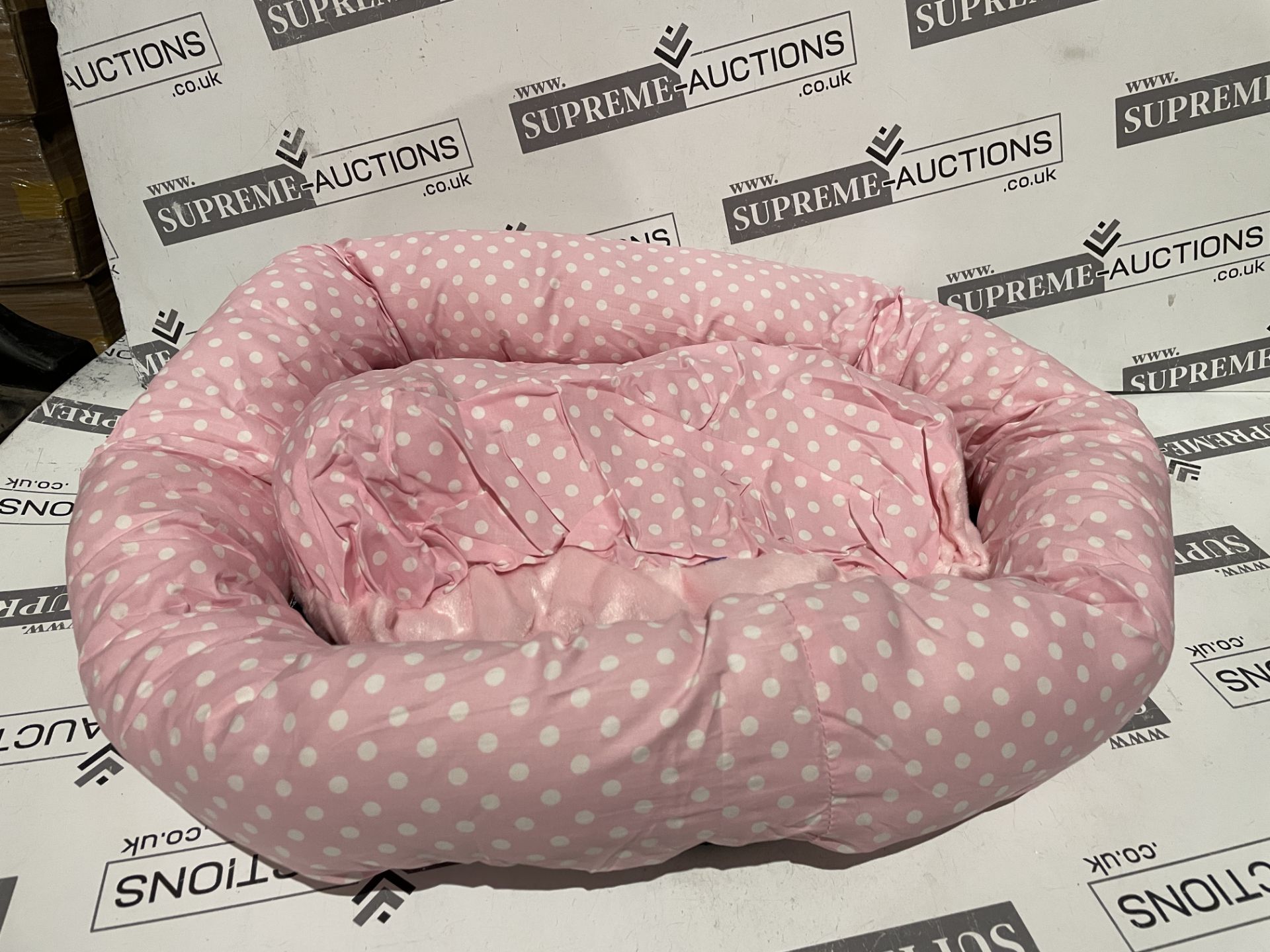 12 X BRAND NEW PINK OVAL LUXURY PET BEDS