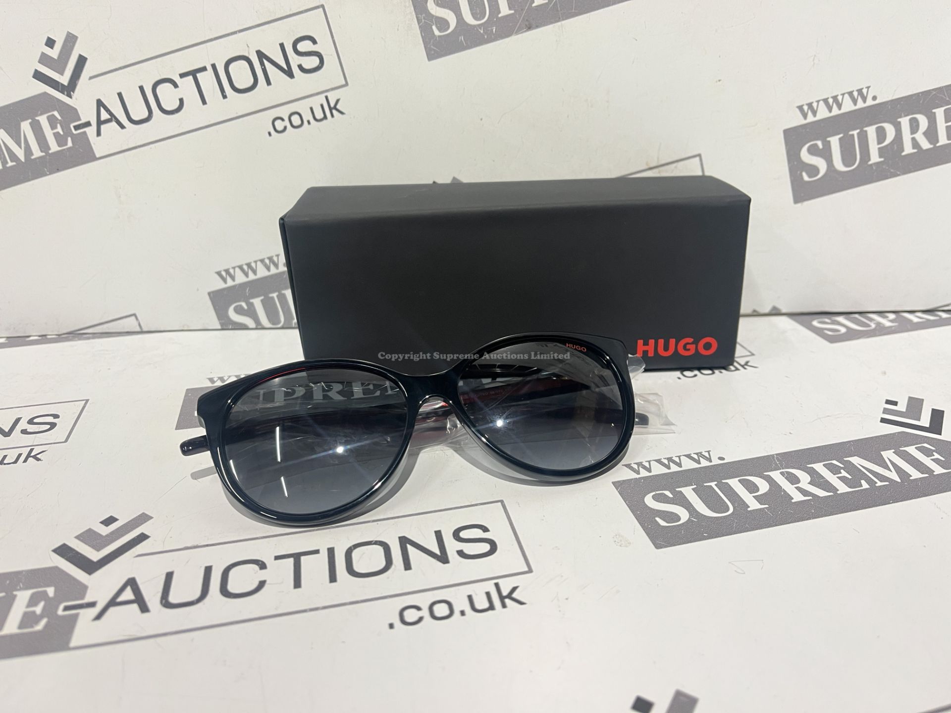 BRAND NEW PAIR OF HUGO BOSS BLACK AND RED SUNGLASSES S/R1