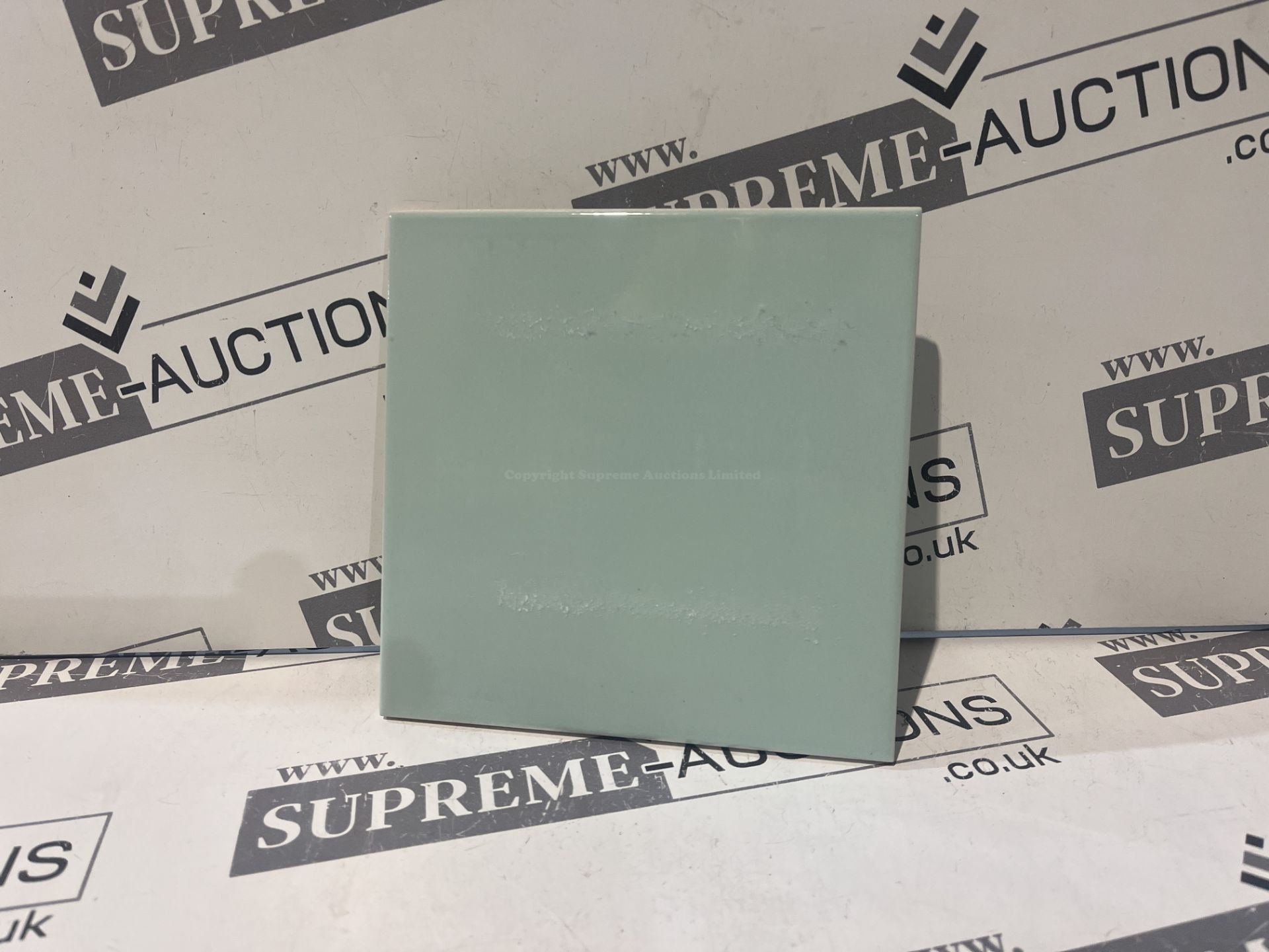 4 X BRAND NEW PACKS OF 40 GREEN 15 X 15CM GLAZED CERAMIC WALL TILES R15-7