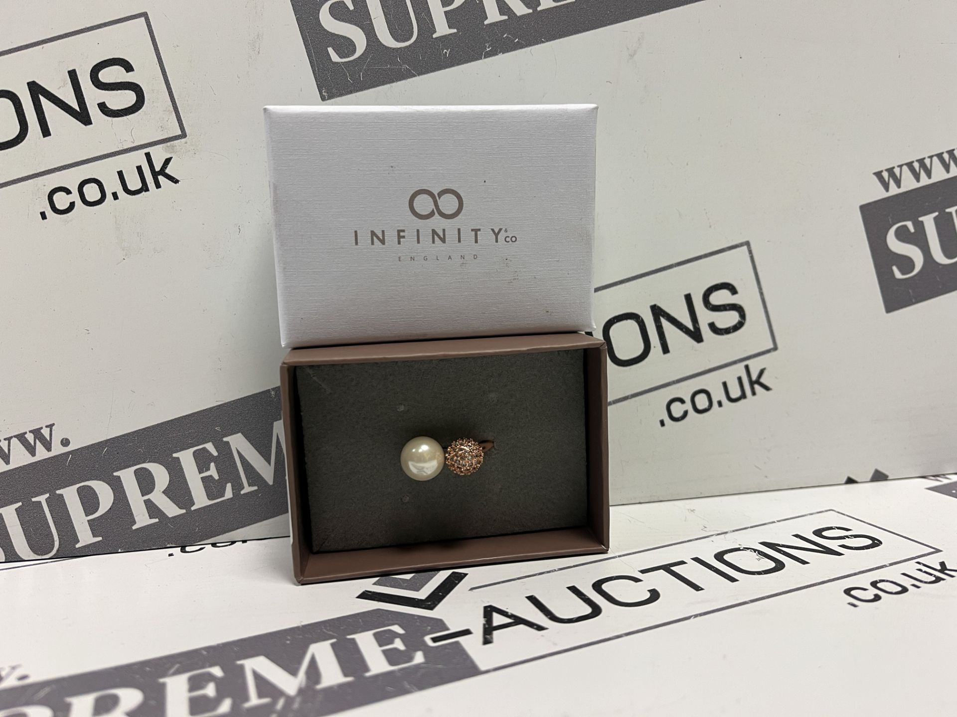 50 X BRAND NEW INFINITY RINGS RRP £40 EACH EBRB