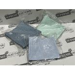 30 X BRAND NEW PACKS OF 25 30 X 34CM CLEANING CLOTHS R9-2