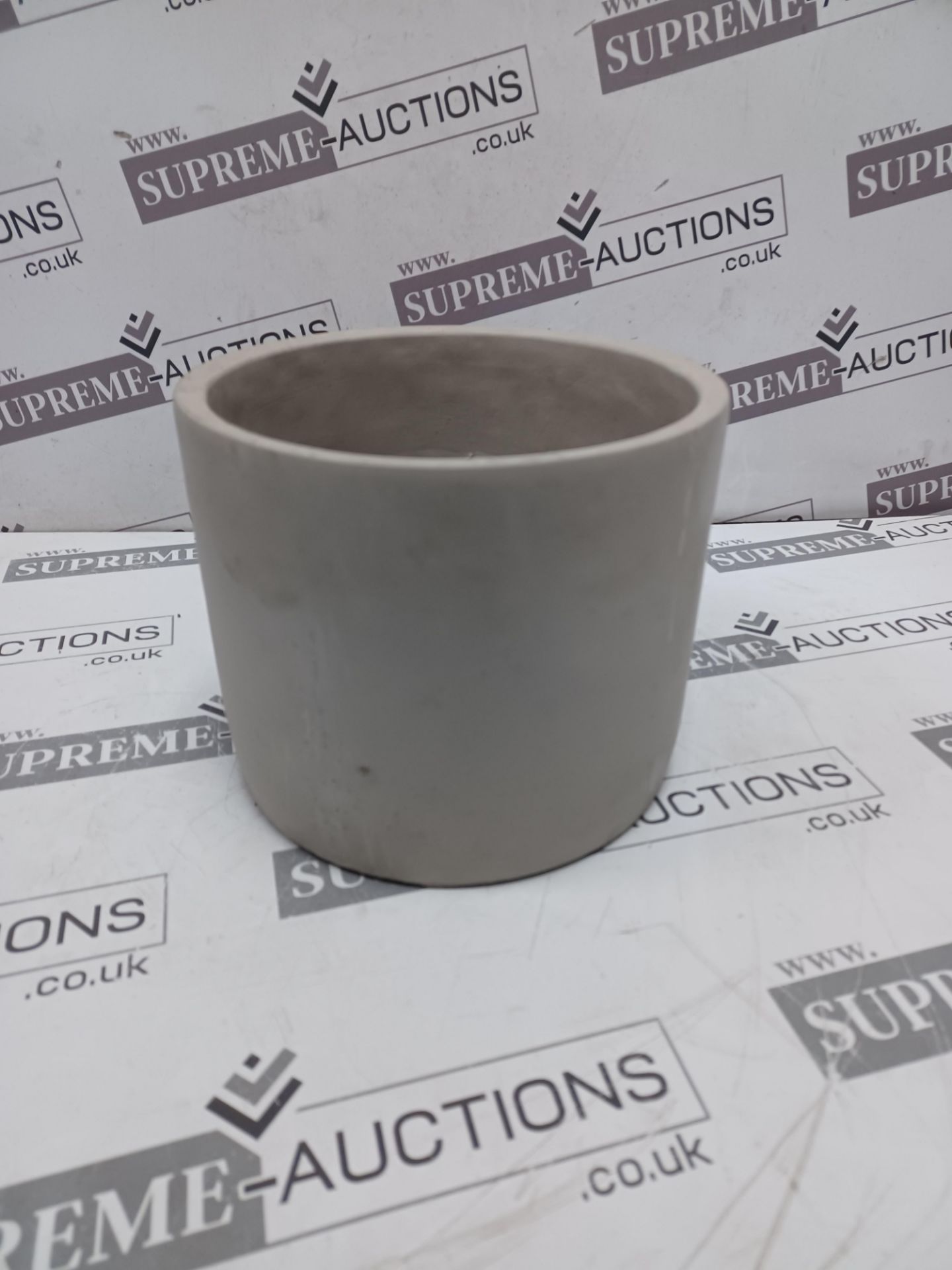 12 X BRAND NEW LARGE CONCRETE DARK PLANT POTS R18-2