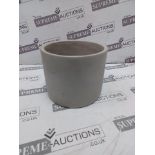 12 X BRAND NEW LARGE CONCRETE DARK PLANT POTS R18-2