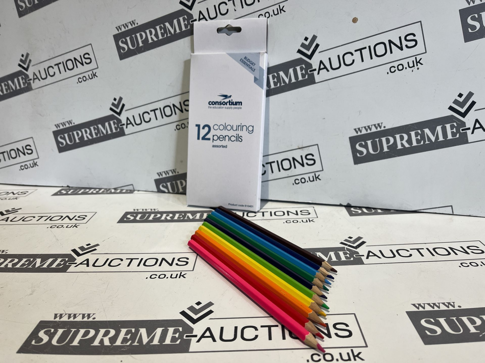 100 X BRAND NEW PACKS OF 12 ASSORTED COLOURING PENCILS R17-5