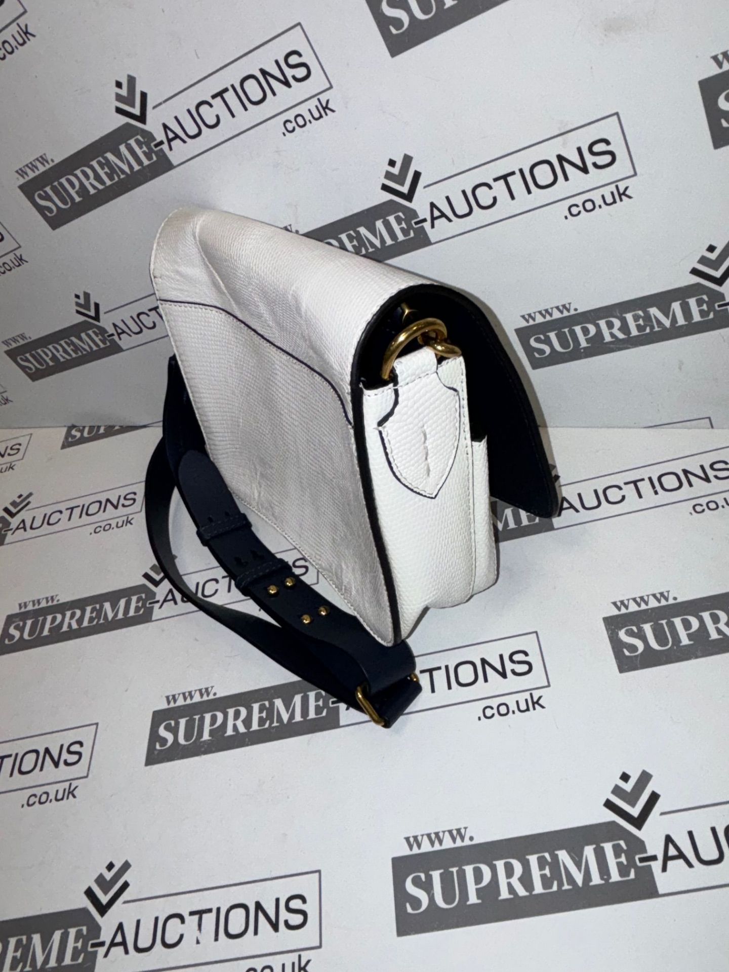 Burberry White Croc Detail Navy Strap Cross Body bag. 22x20cm. (23.21) - Image 5 of 9
