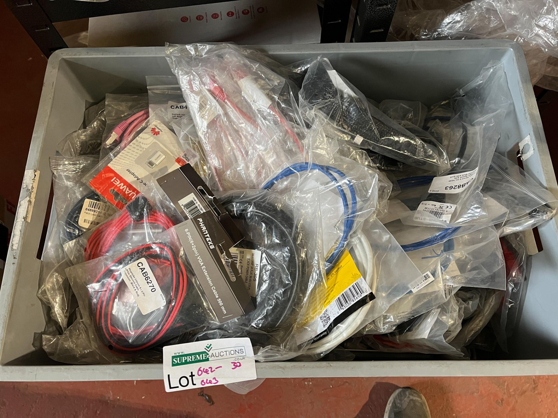 150 X BRAND NEW ASSORTED TECH CABLES (HIGH RETAIL LOT) P6