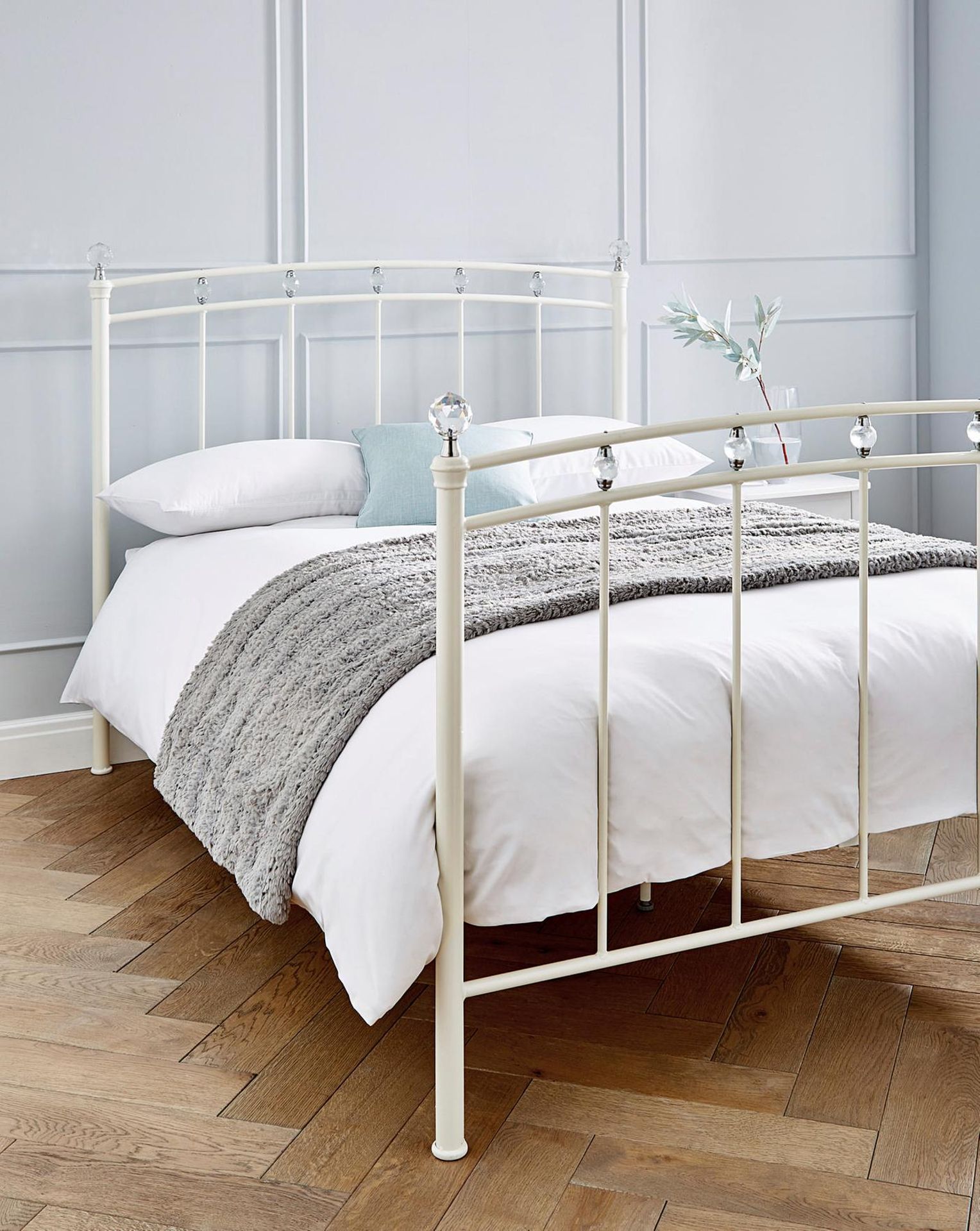 NEW & BOXED ELIANA Metal KINGSIZE Bed Frame. WHITE. RRP £279 EACH. The Eliana Metal bed frame, is