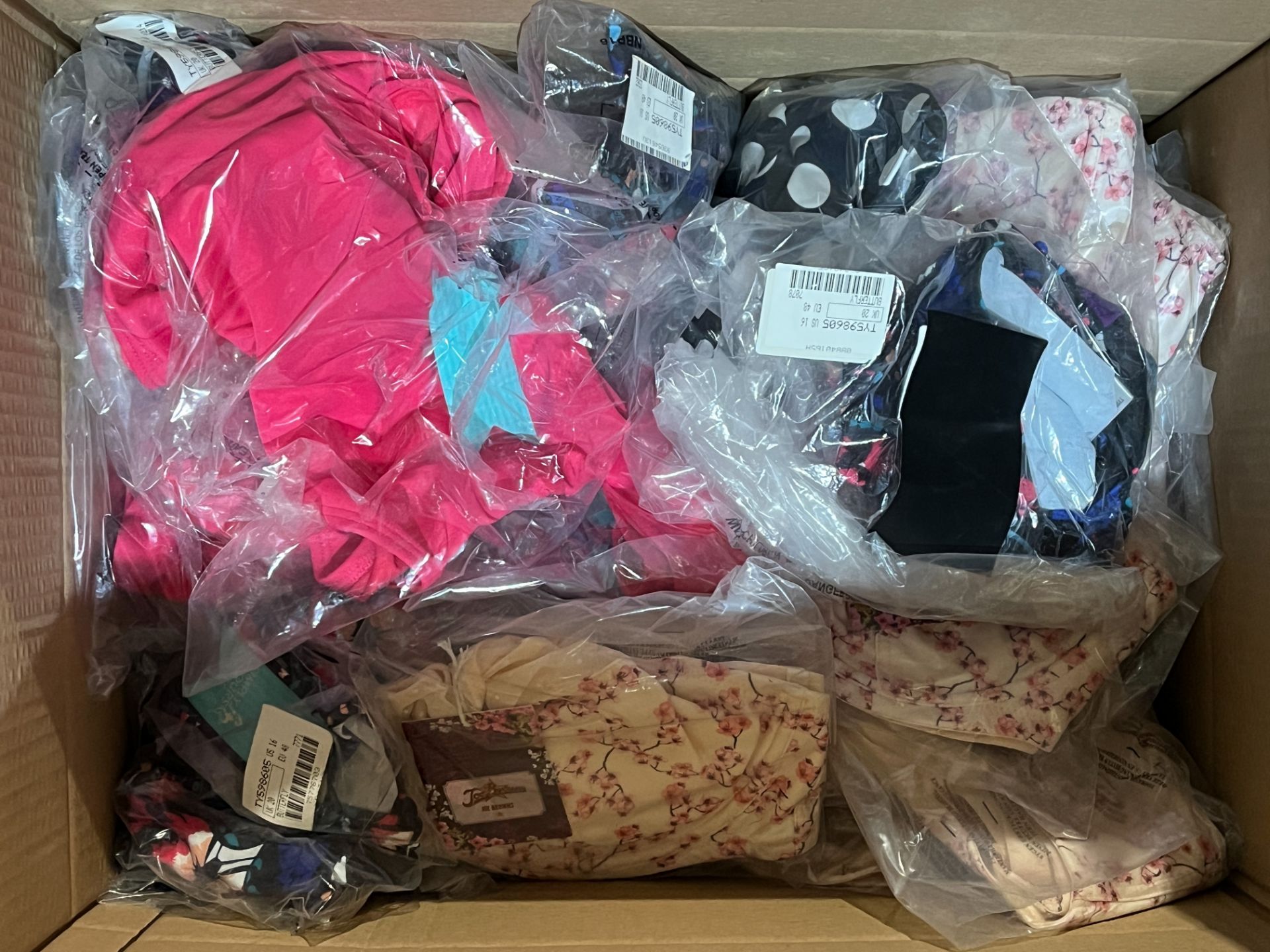 15 PIECE MIXED SWIMWEAR LOT IN VARIOUS STYLES AND SIZES INCLUDING FIGLEAVES, JOE BROWN ETC LPT