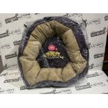 8 X BRAND NEW SNOOOZZZZEEEE PURPLE OVAL LUXURY PET BEDS R10-9