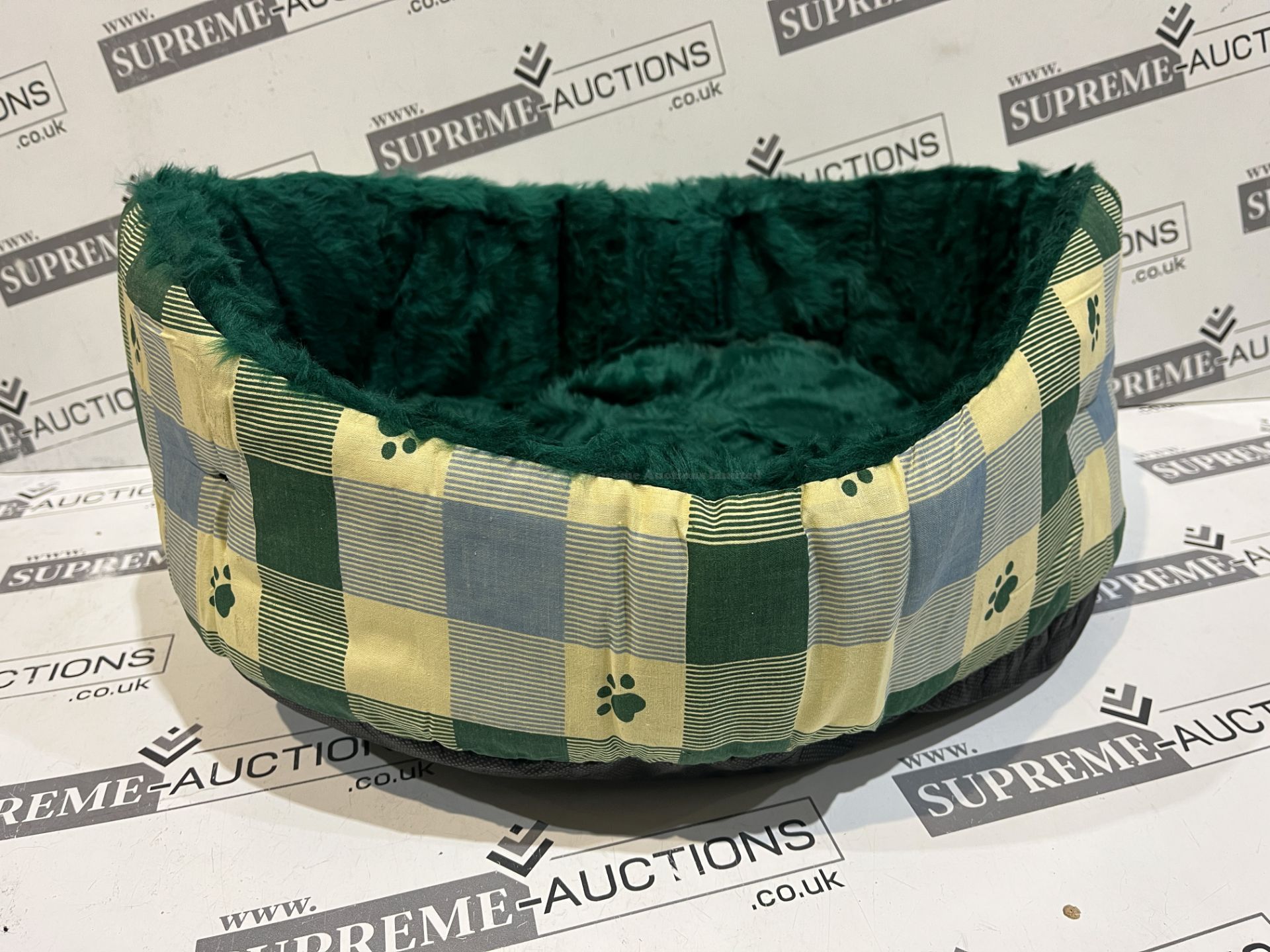 11 X BRAND NEW GREEN OVAL LUXURY PET BEDS R9-5