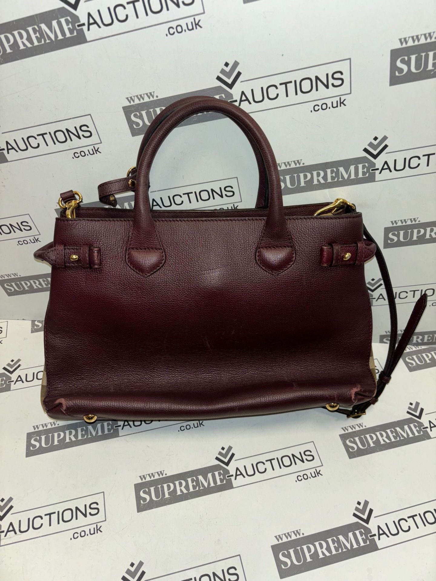 Burberry Derby Calfskin House Check Banner Tote Maroon. 37x25cm. - Bild 9 aus 19