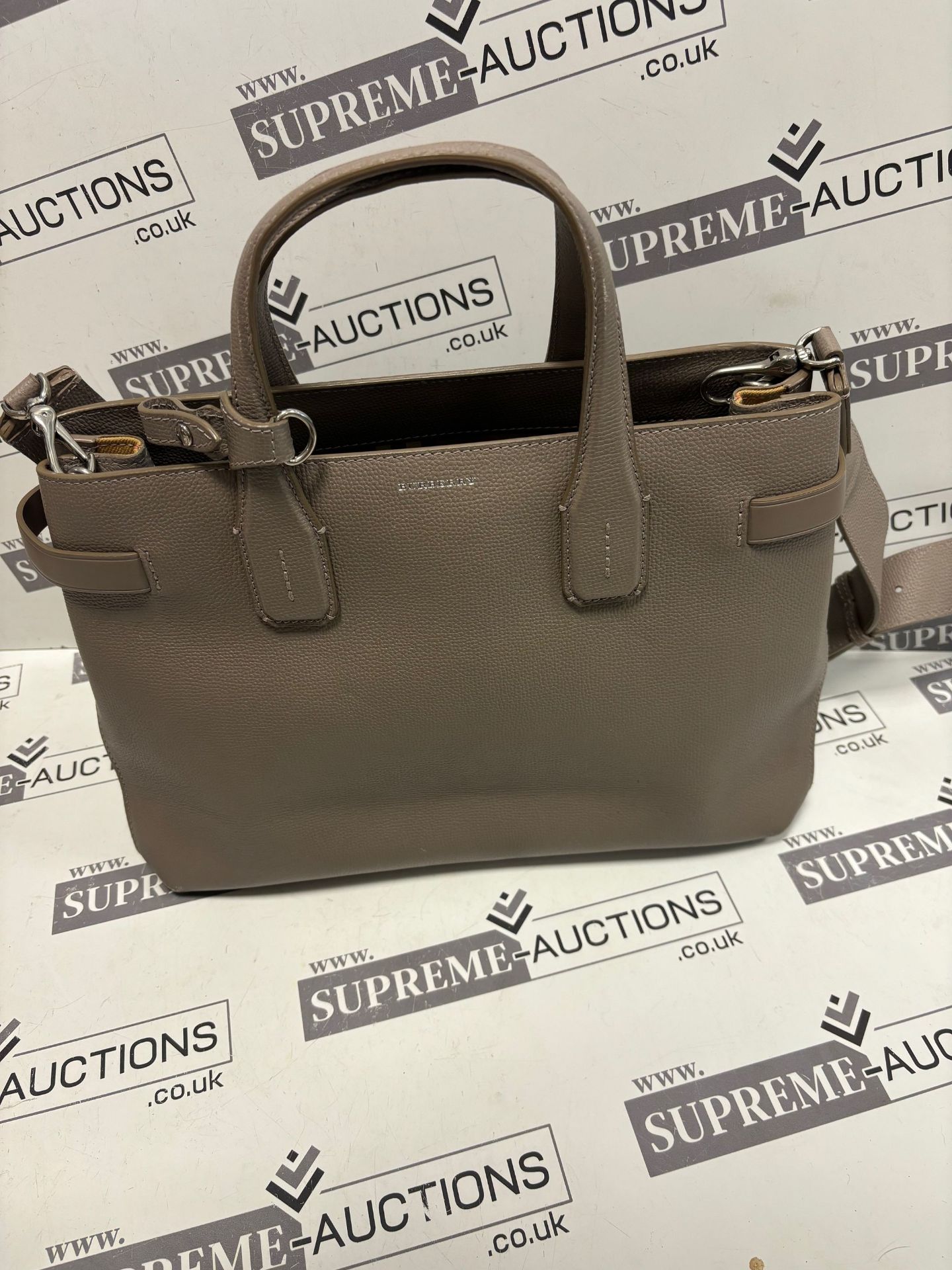 Burberry Derby Calfskin House Check Banner Tote Grey. 37x25cm. - Image 3 of 15