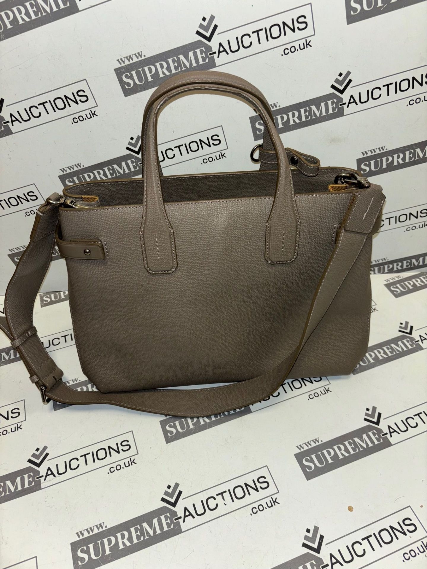 Burberry Derby Calfskin House Check Banner Tote Grey. 37x25cm. - Image 6 of 15