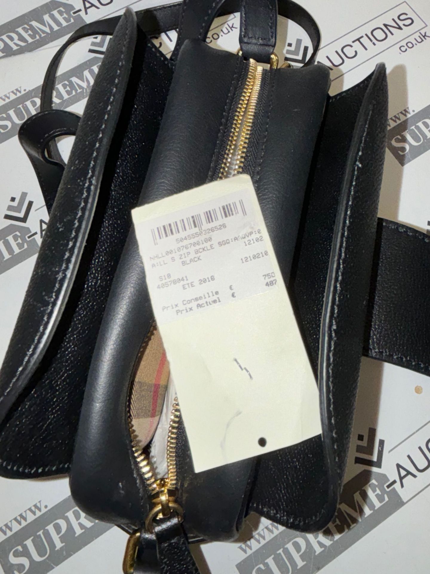 Burberry The Small Leather Buckle Bag in Black 20x18cm. - Bild 9 aus 11