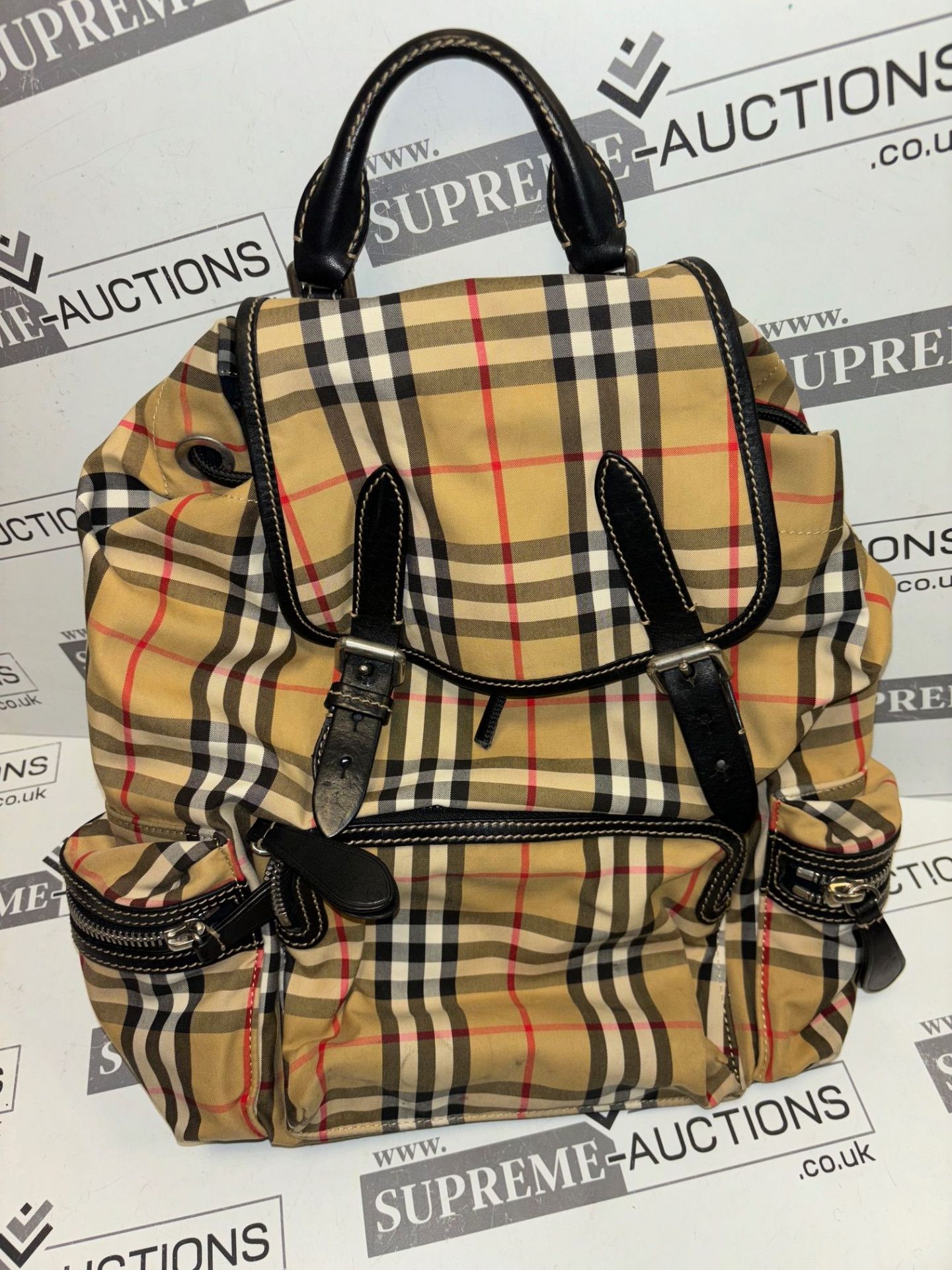 Burberry check backpack.35x35cm - Image 5 of 10