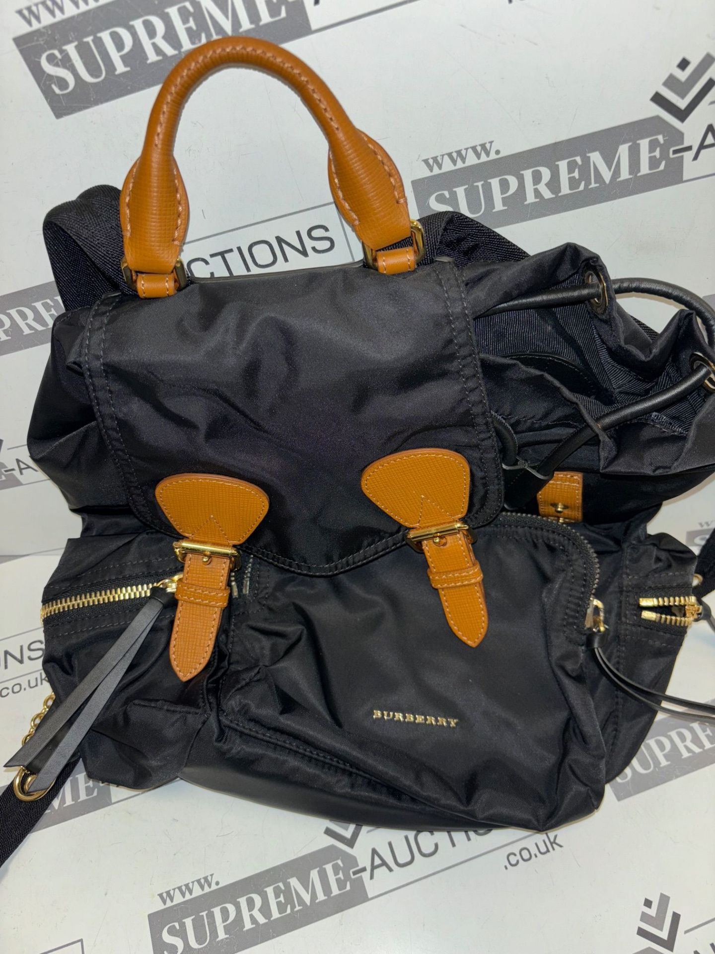 Burberry black nylon backpack. 35x35cm - Bild 5 aus 13