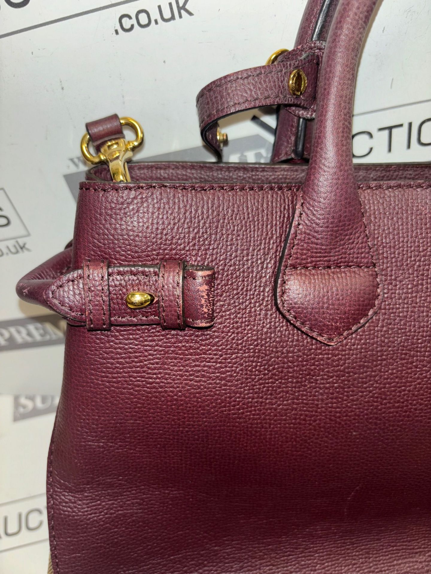 Burberry Derby Calfskin House Check Banner Tote Maroon. 37x25cm. - Bild 12 aus 19