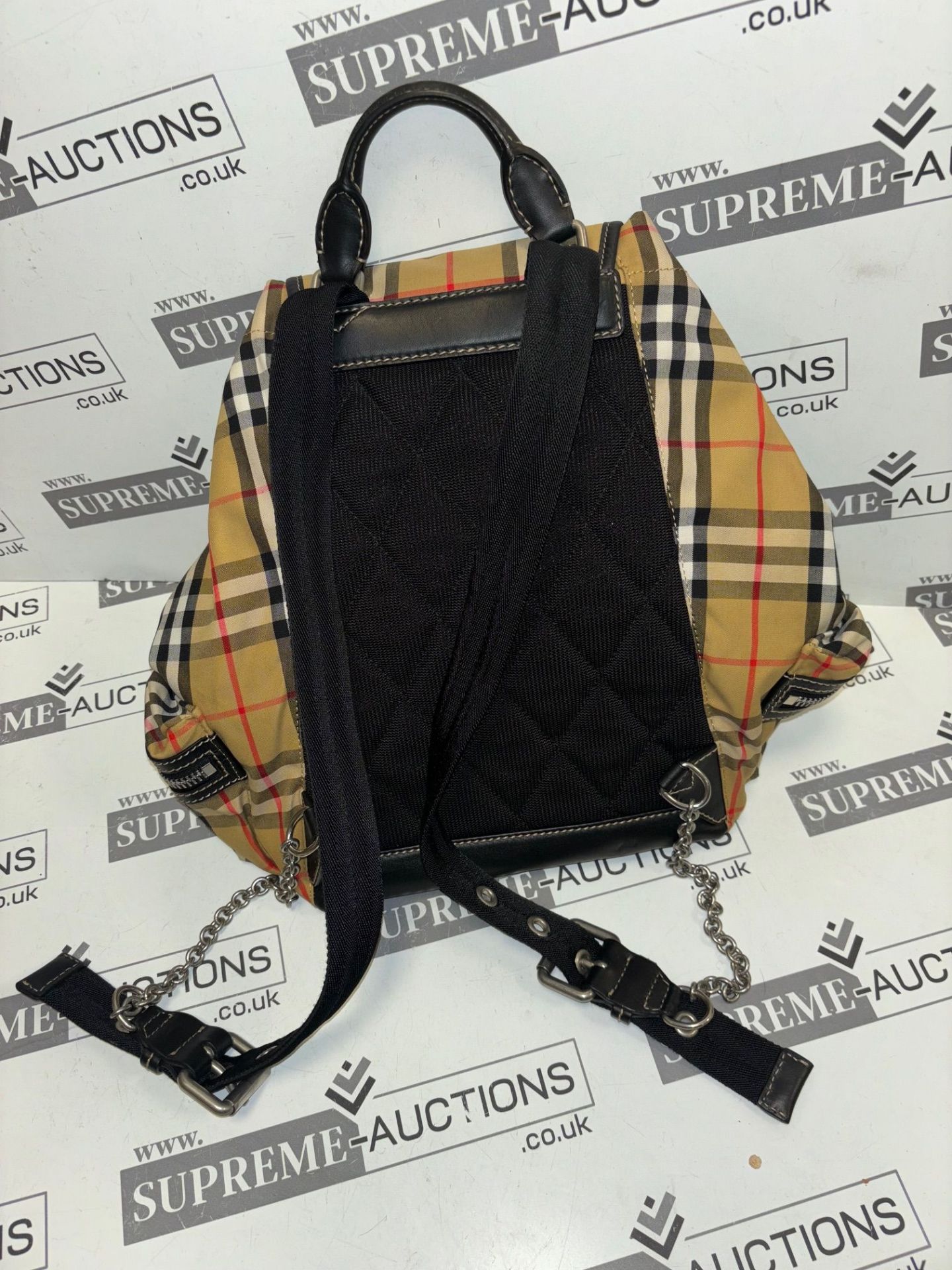 Burberry check backpack. 35x35cm - Image 5 of 9