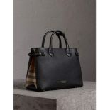 Burberry Derby Calfskin House Check Banner Tote Black. 45x30cm.