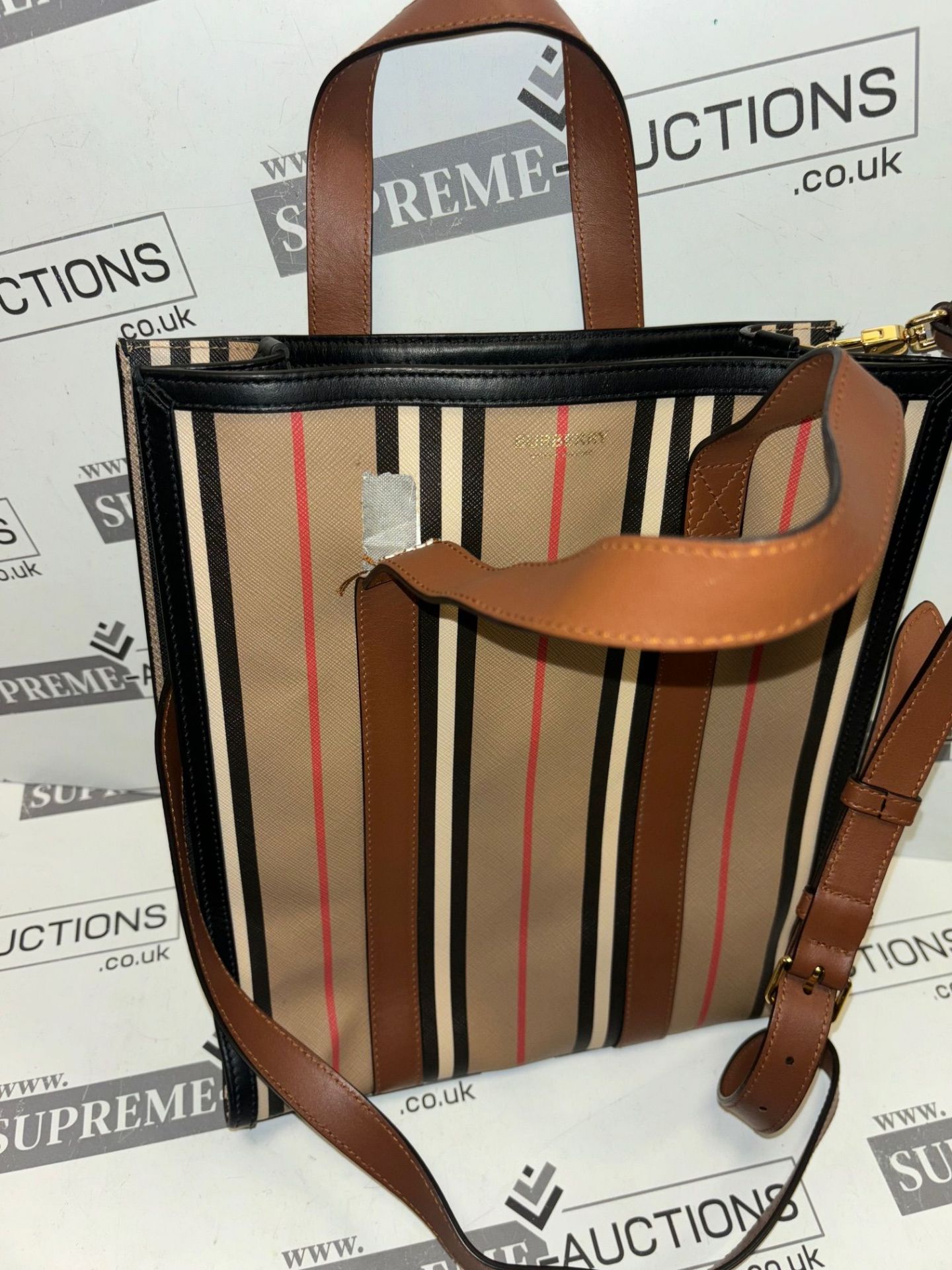 BURBERRY ICON STRIPE PORTRAIT TOTE BAG. 26x30cm - Image 12 of 12