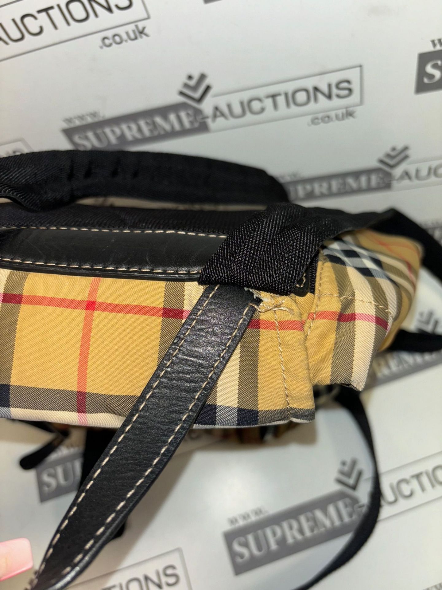 Burberry check backpack. 35x35cm - Bild 4 aus 9